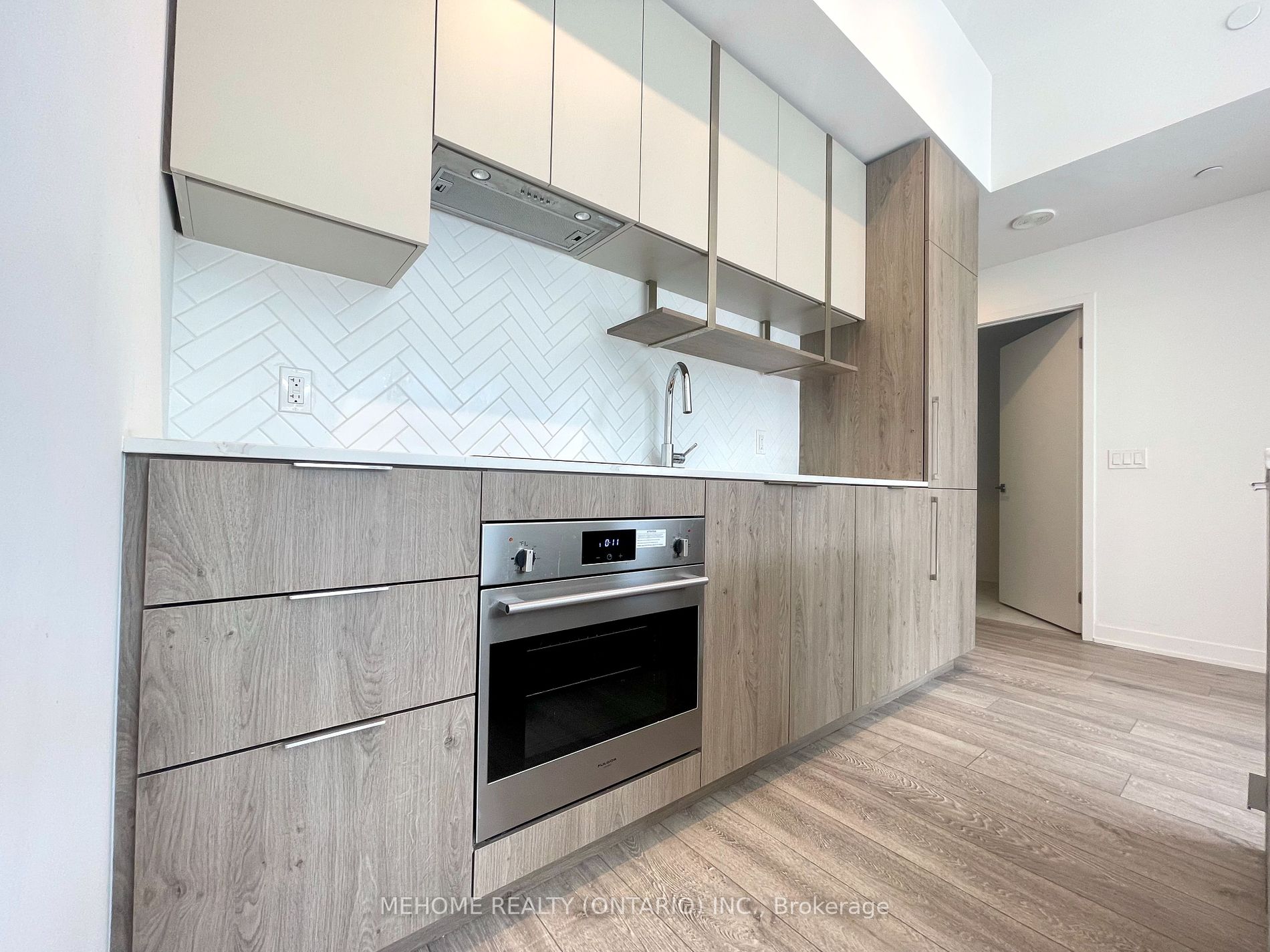 15 Holmes Avenue, #804