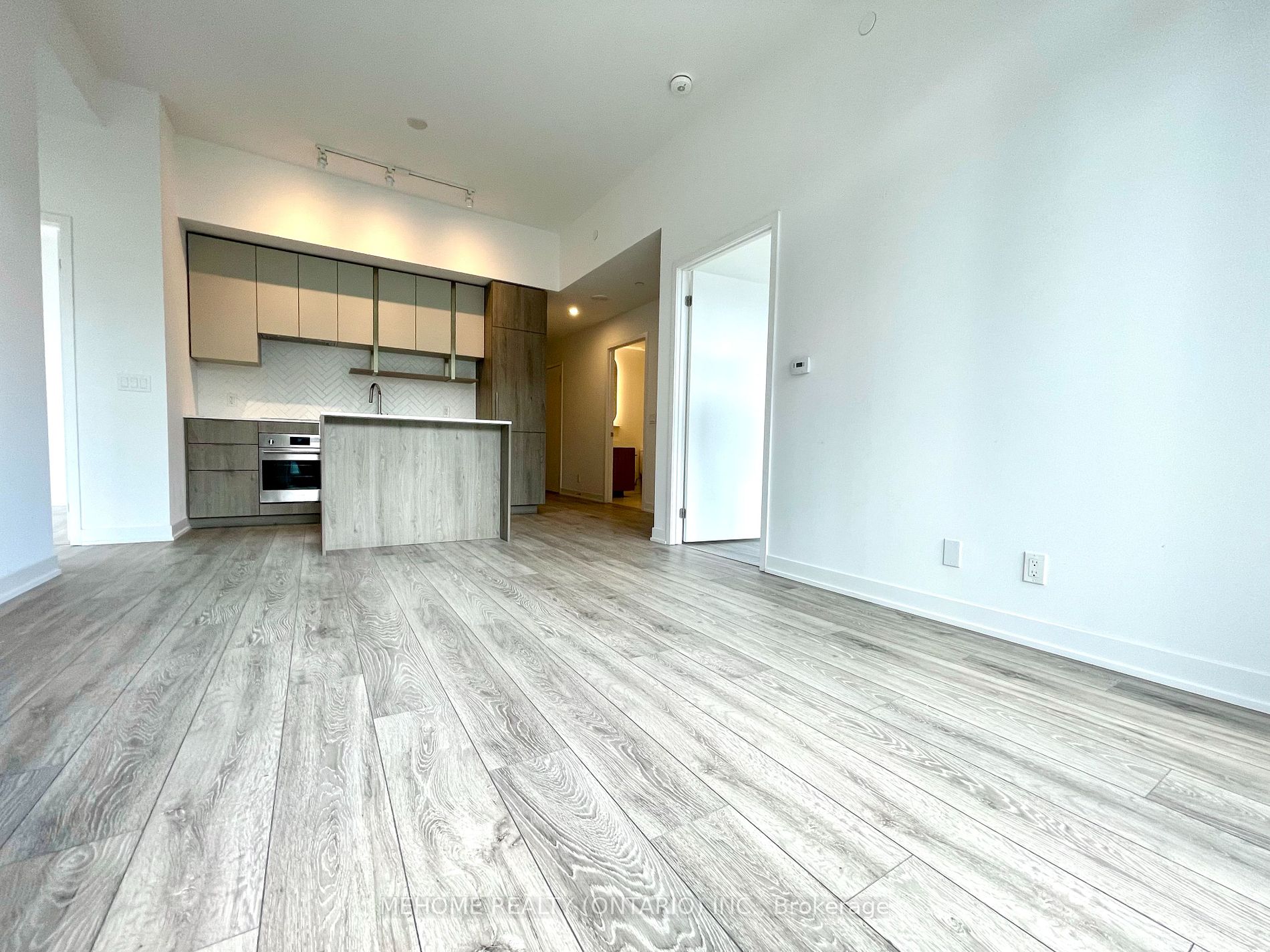 15 Holmes Avenue, #804