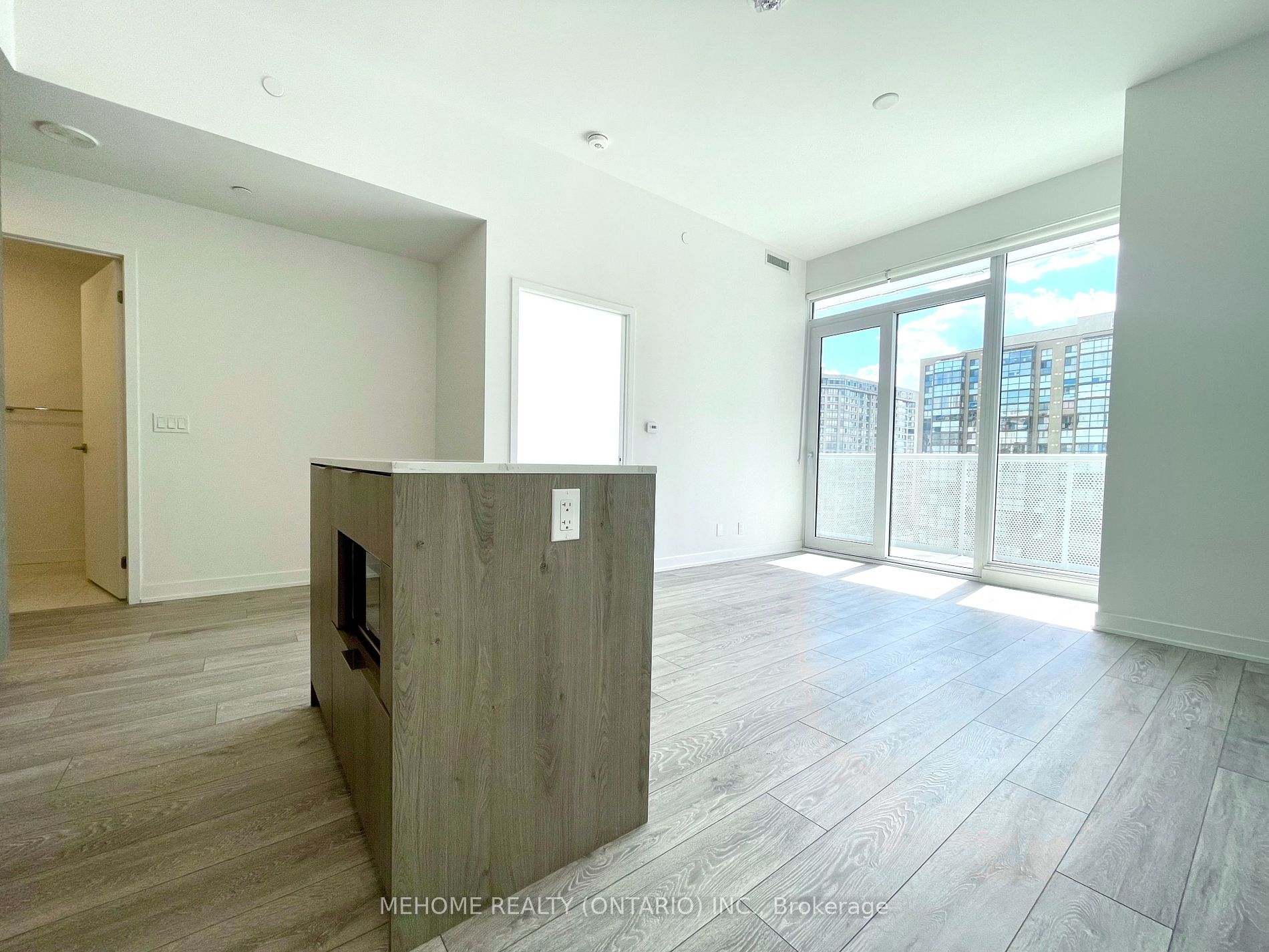 15 Holmes Avenue, #804