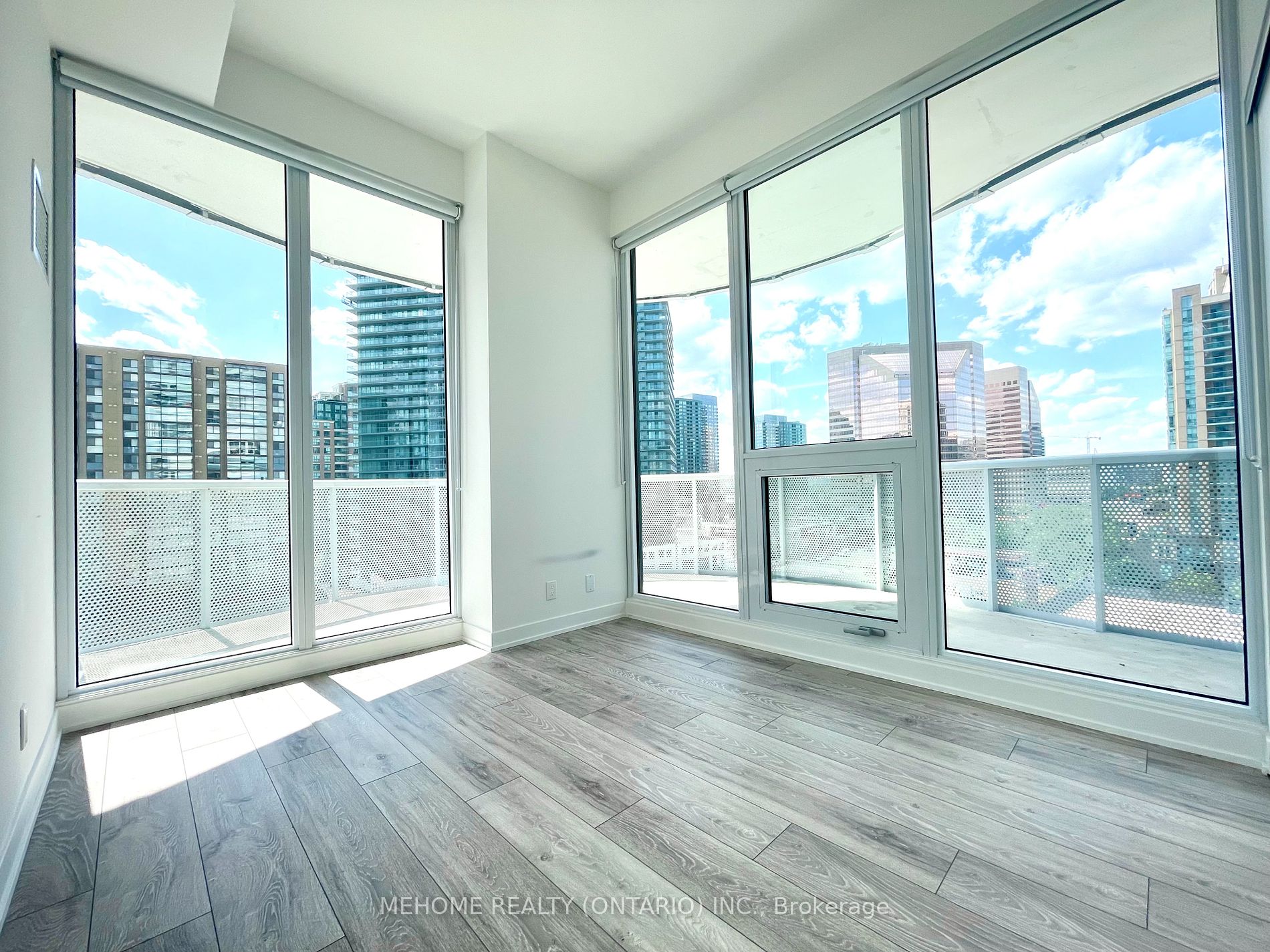 15 Holmes Avenue, #804
