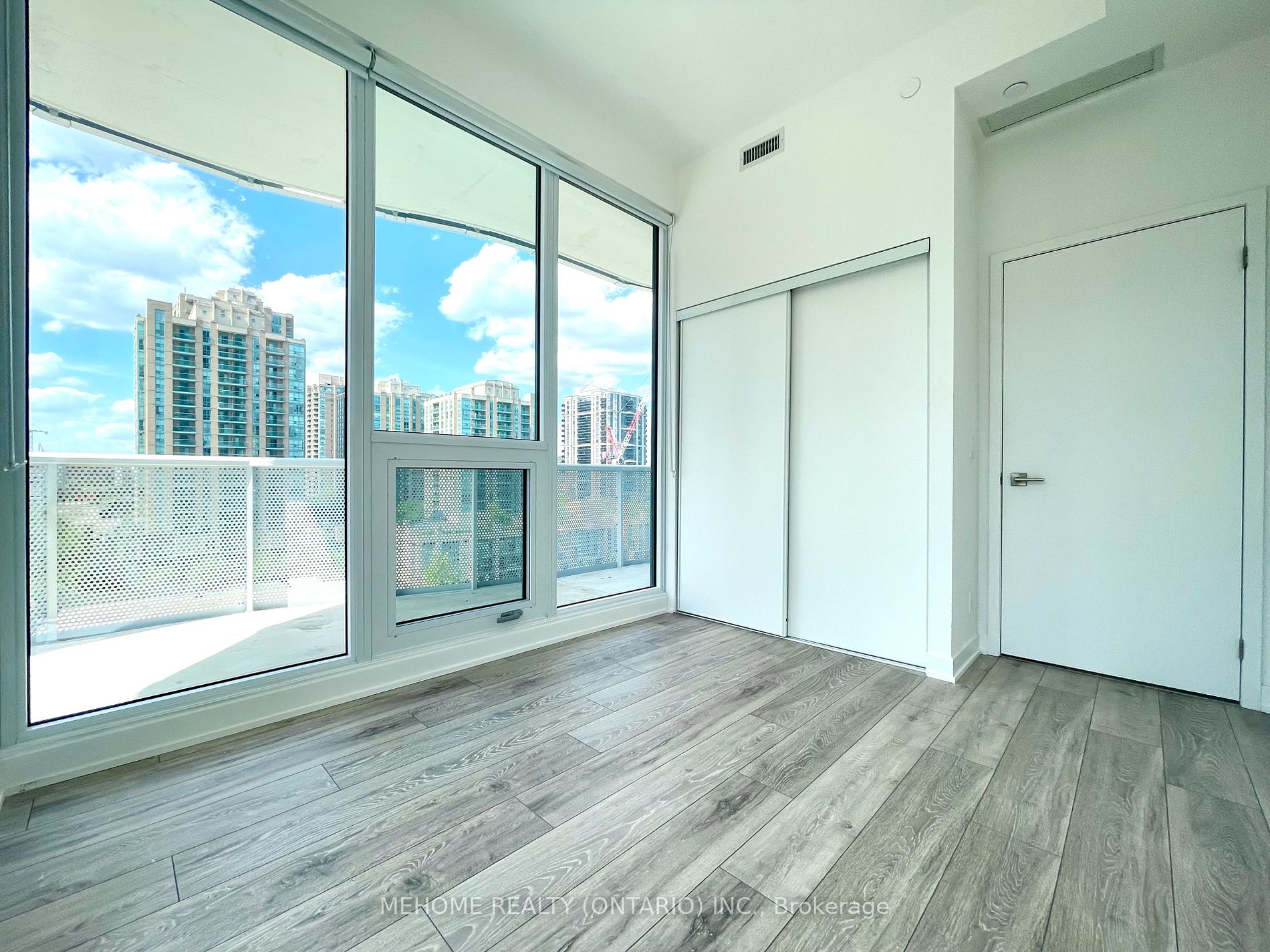 15 Holmes Avenue, #804