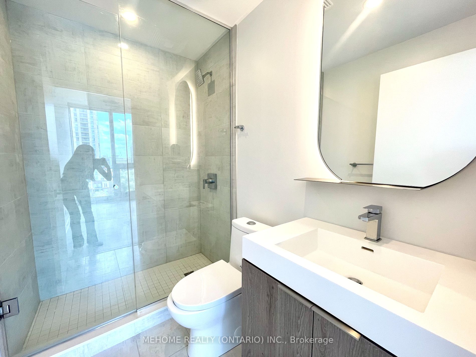 15 Holmes Avenue, #804