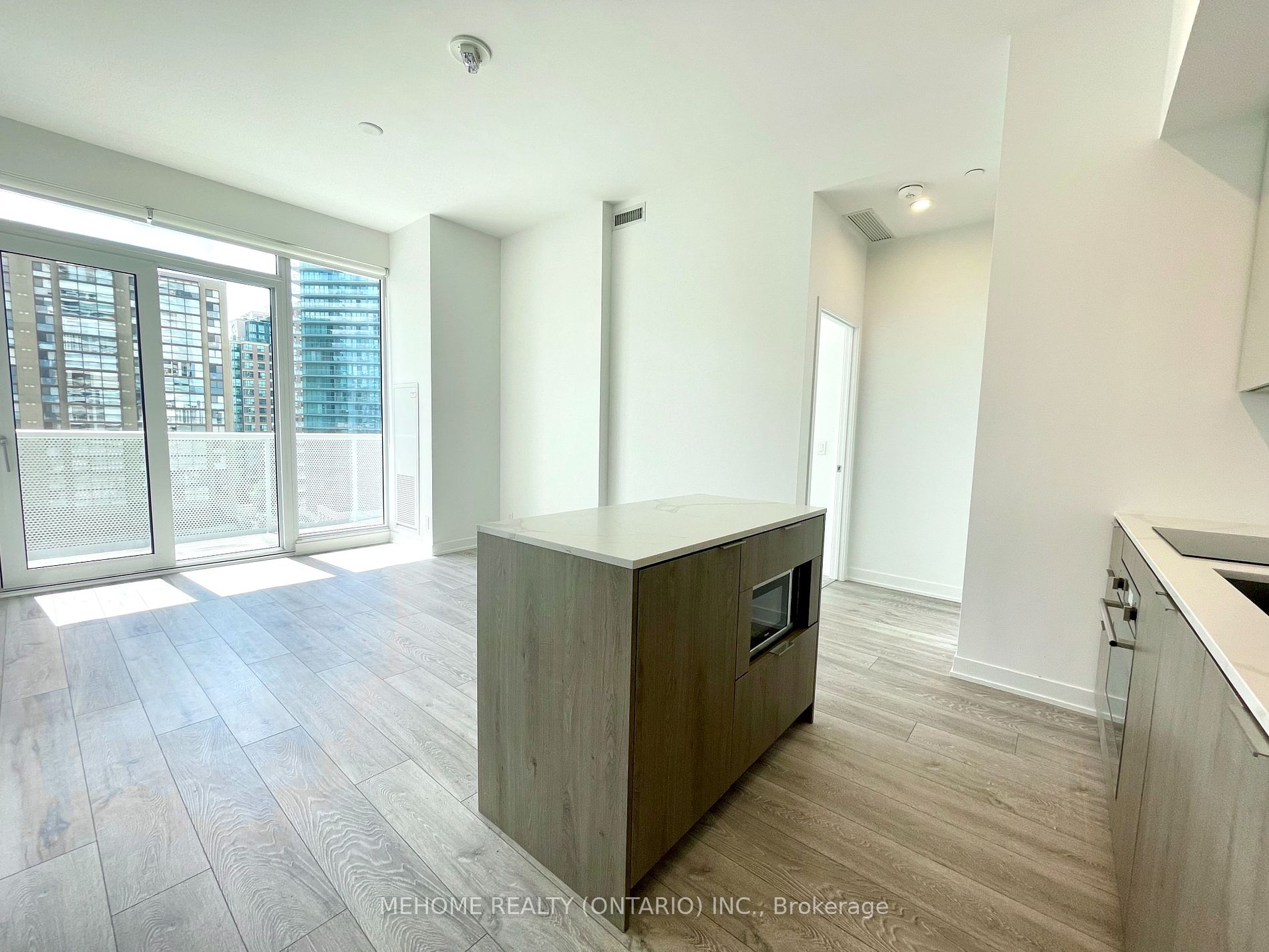 15 Holmes Avenue, #804