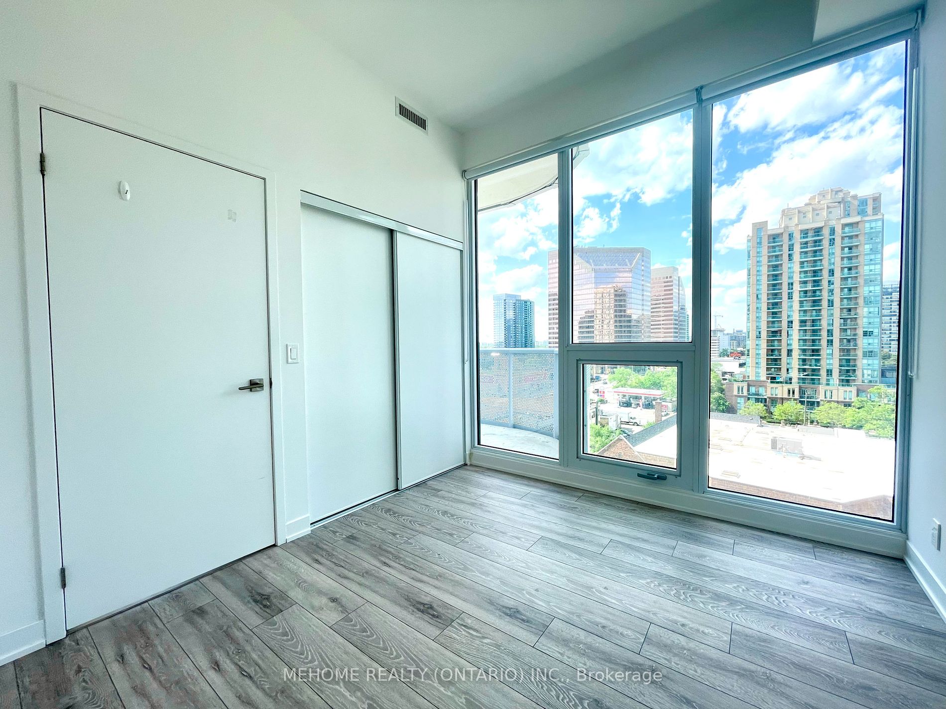 15 Holmes Avenue, #804