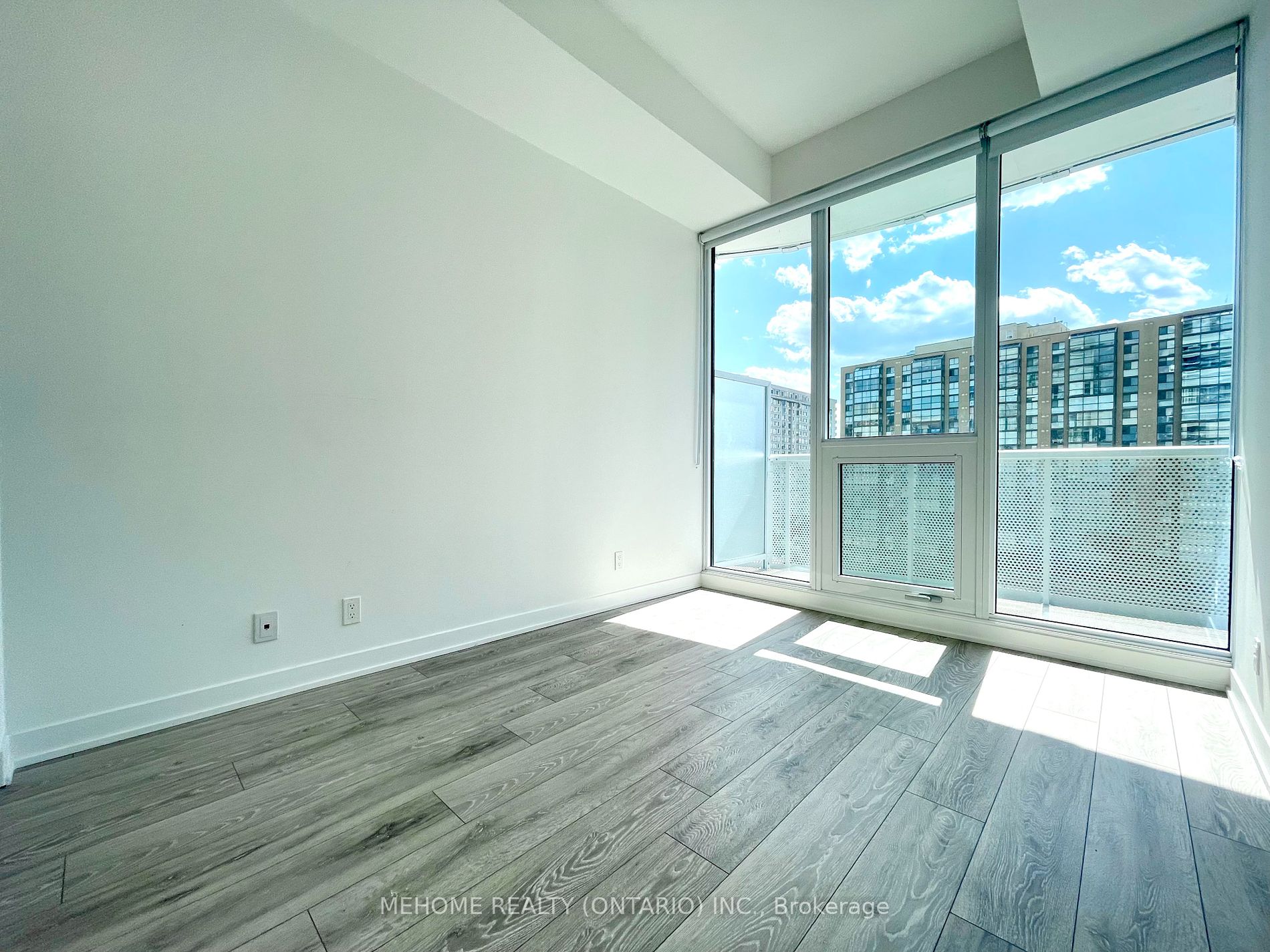 15 Holmes Avenue, #804