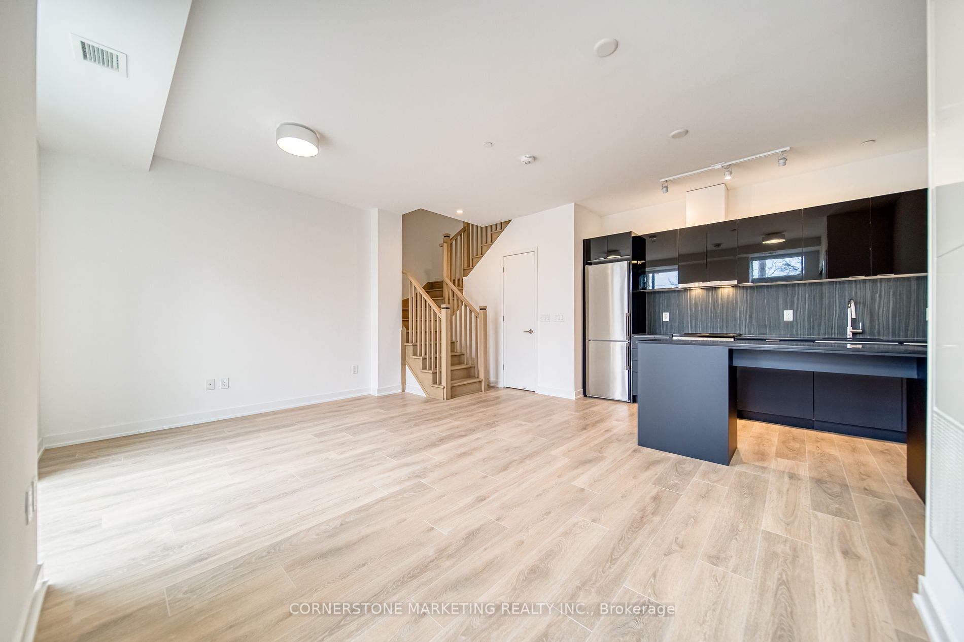 8 Tippett Rd, #102