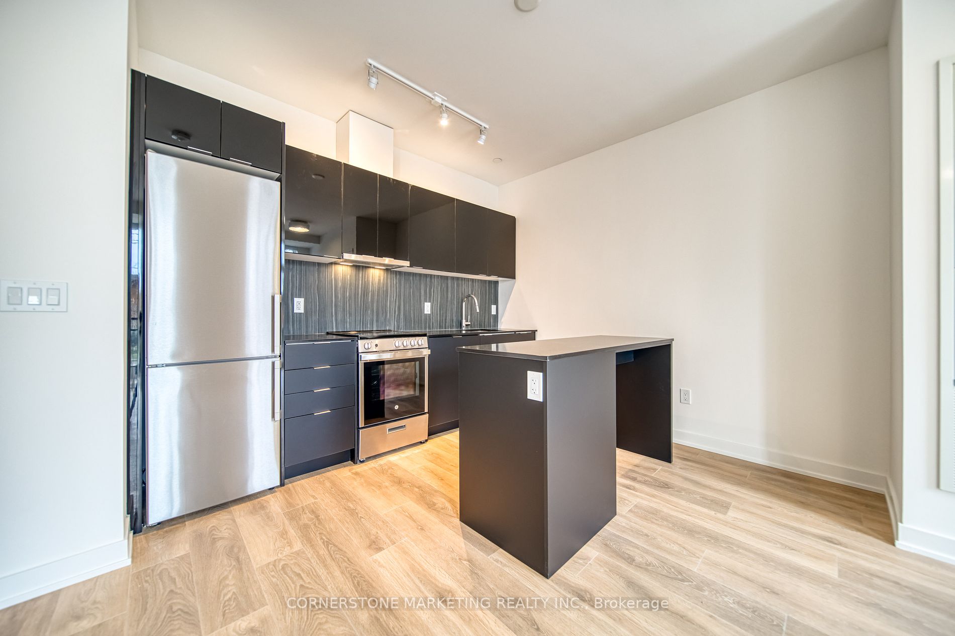 8 Tippett Rd, #102