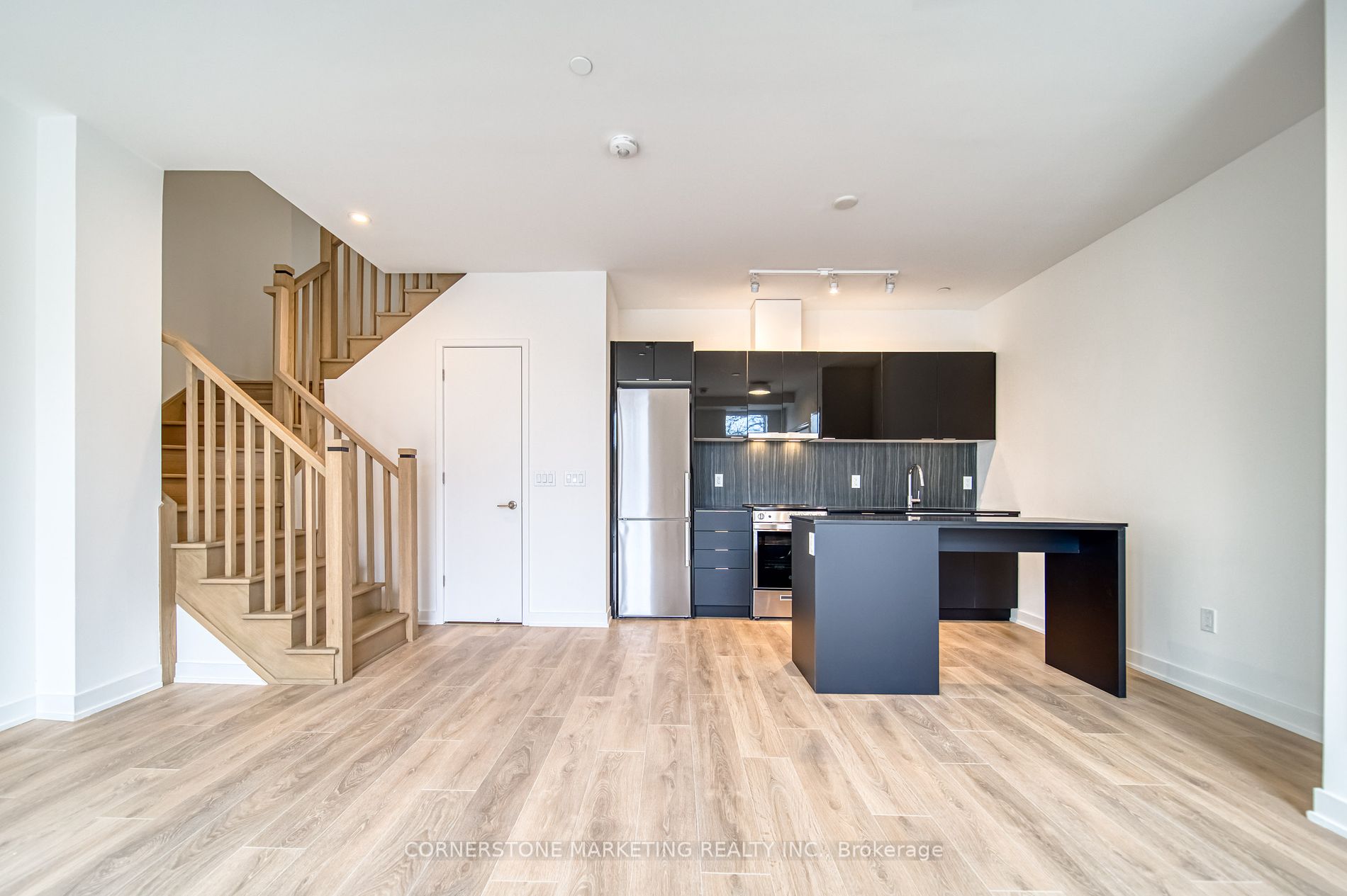 8 Tippett Rd, #102
