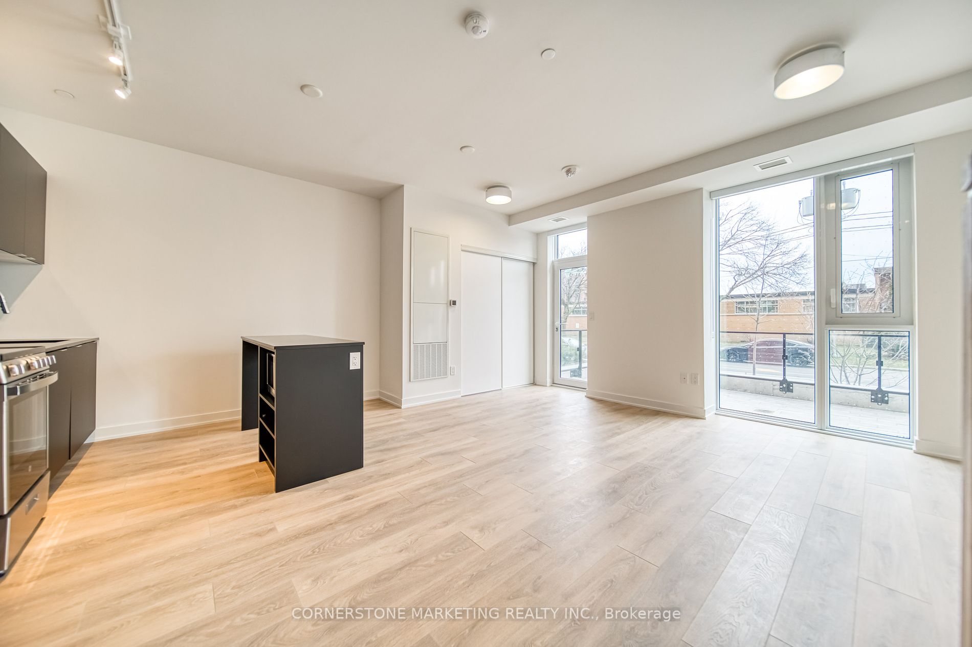 8 Tippett Rd, #102