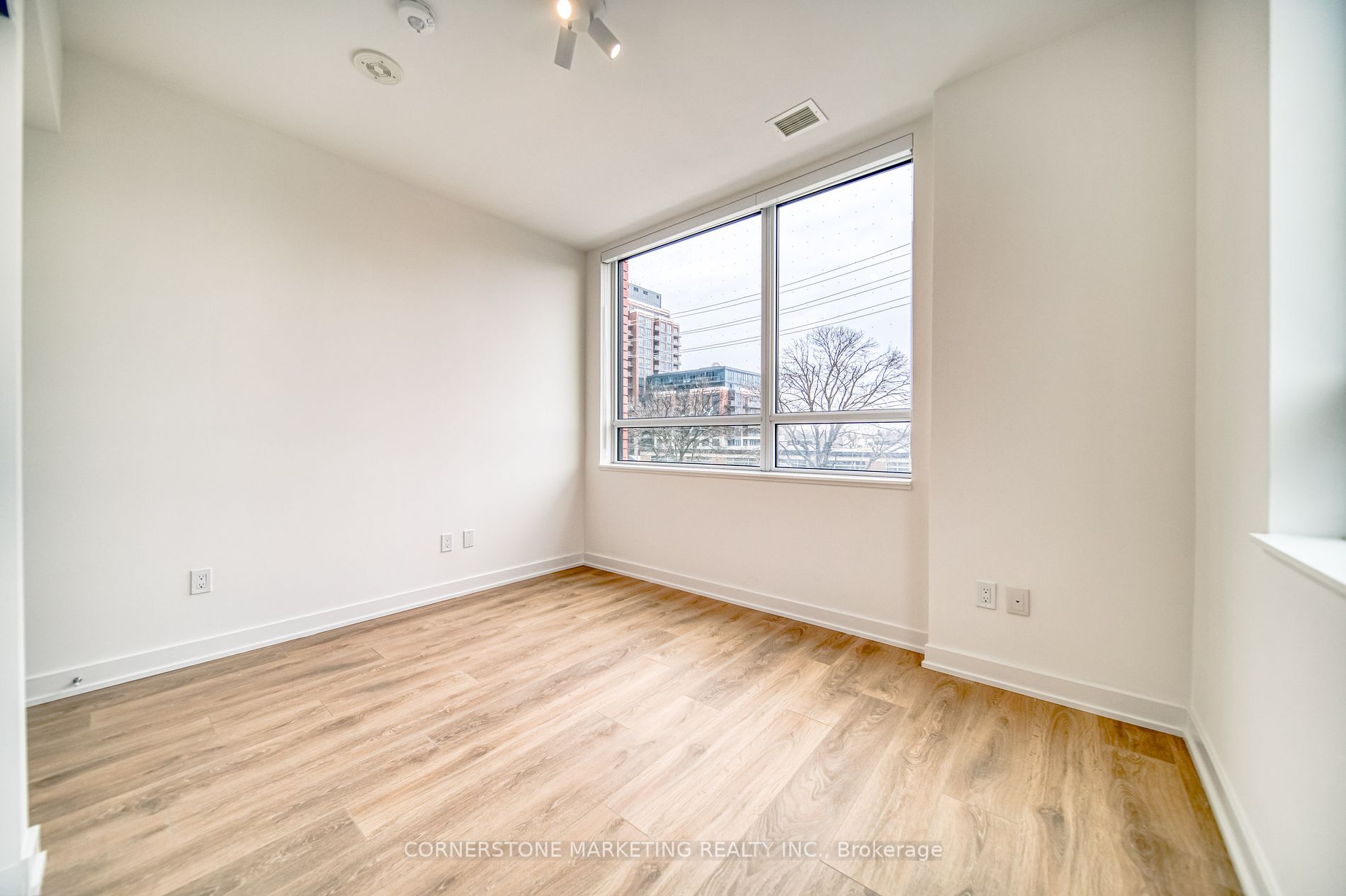 8 Tippett Rd, #102