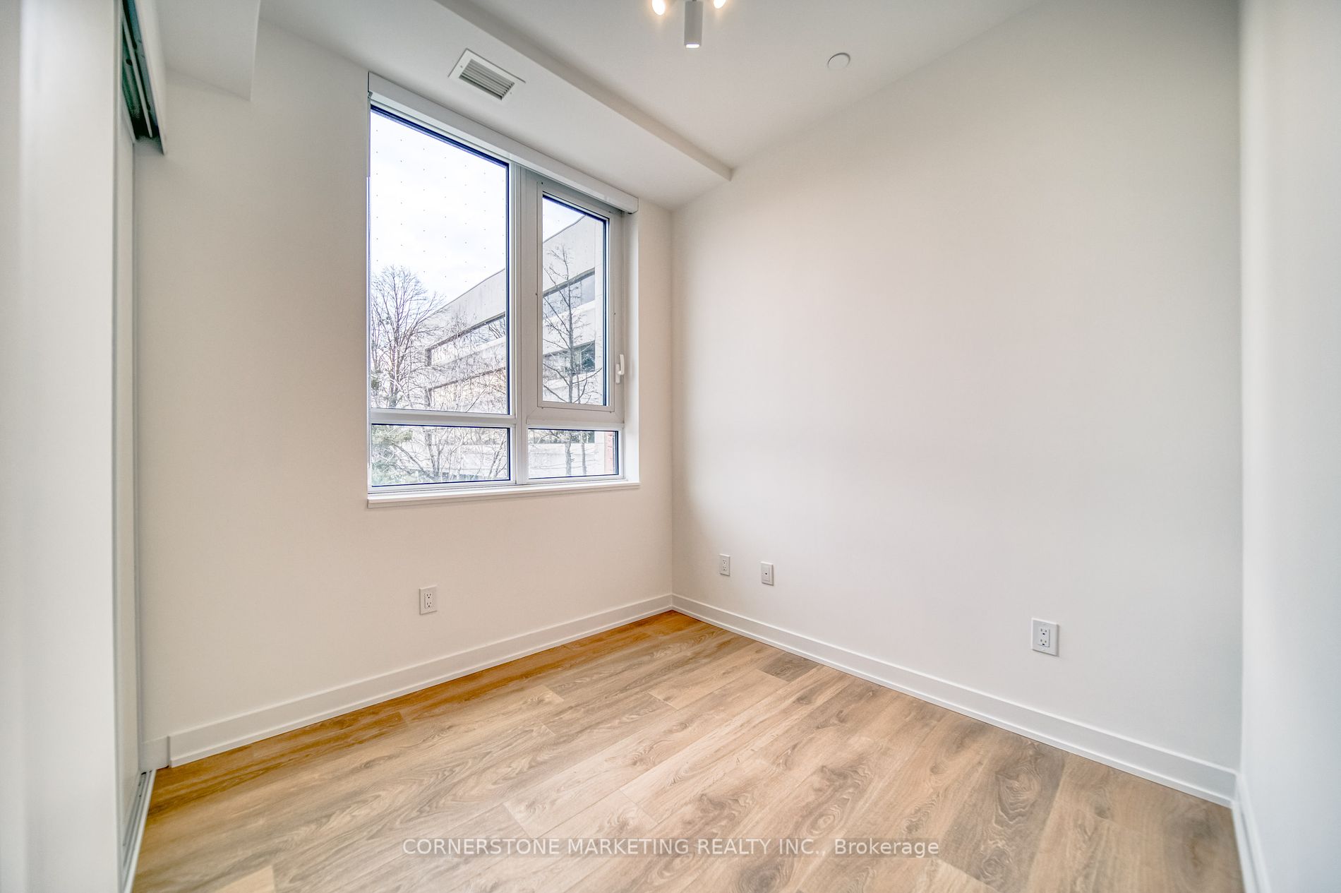 8 Tippett Rd, #102