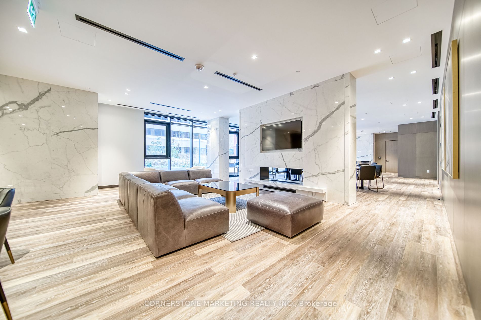 8 Tippett Rd, #102