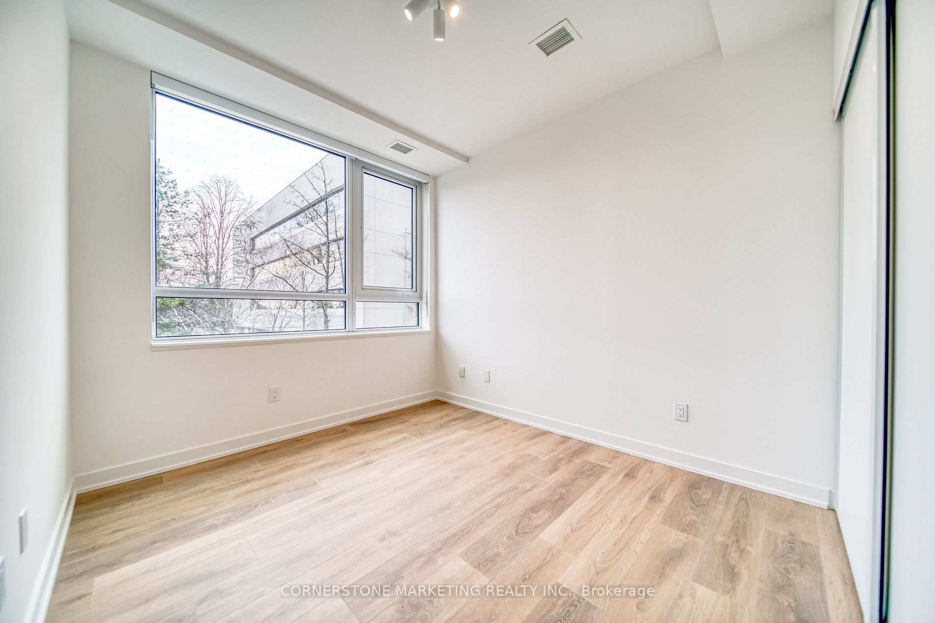 8 Tippett Rd, #102