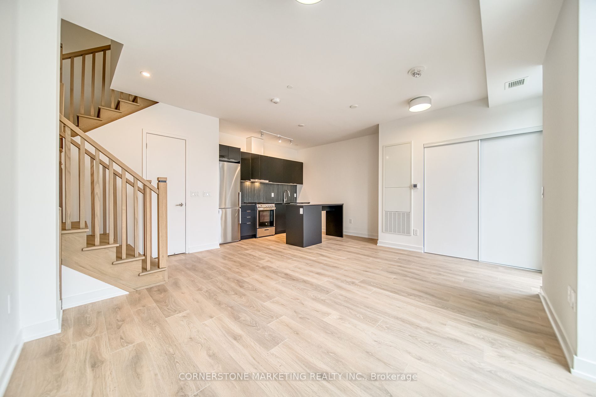 8 Tippett Rd, #102