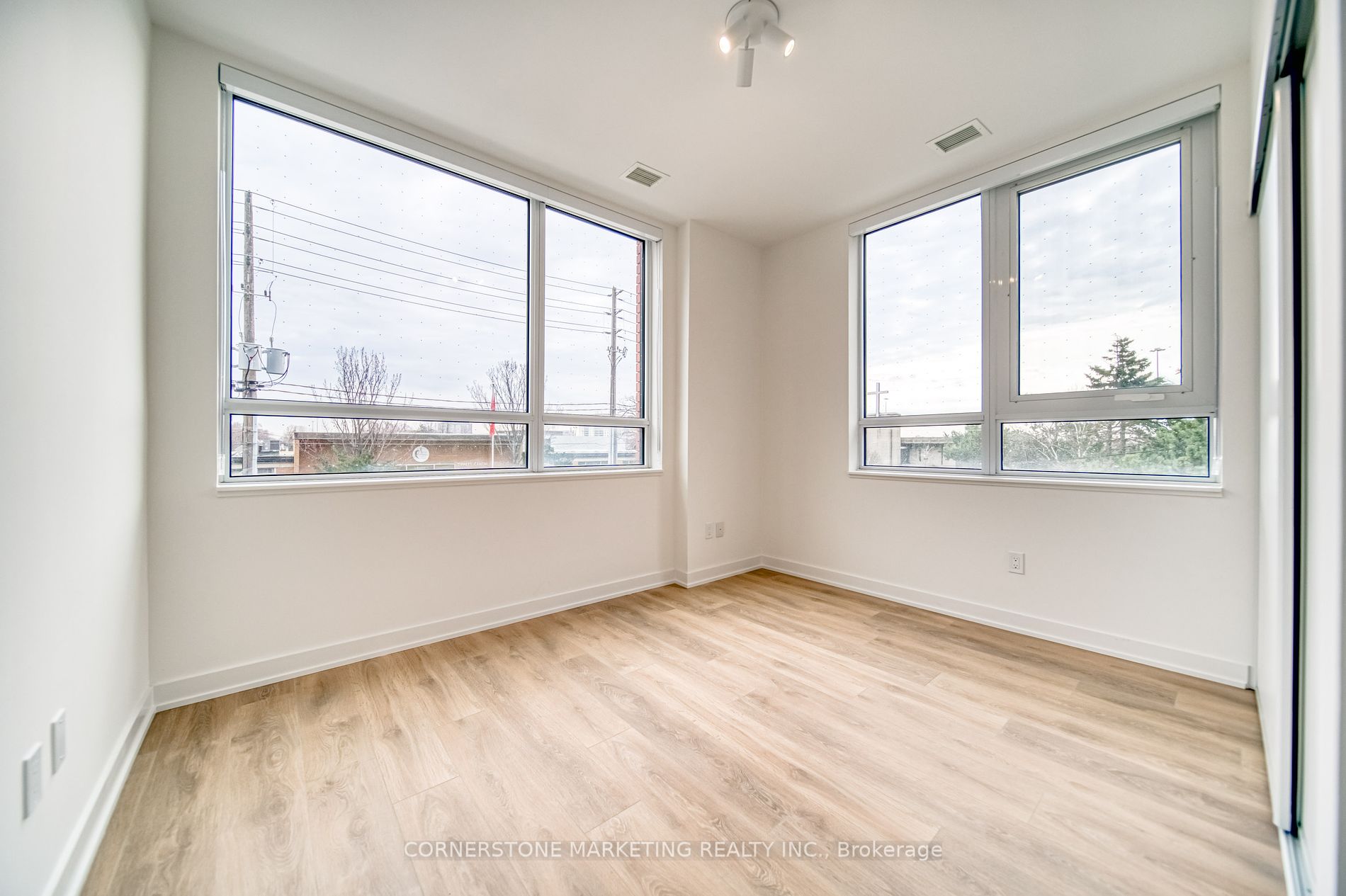 8 Tippett Rd, #102