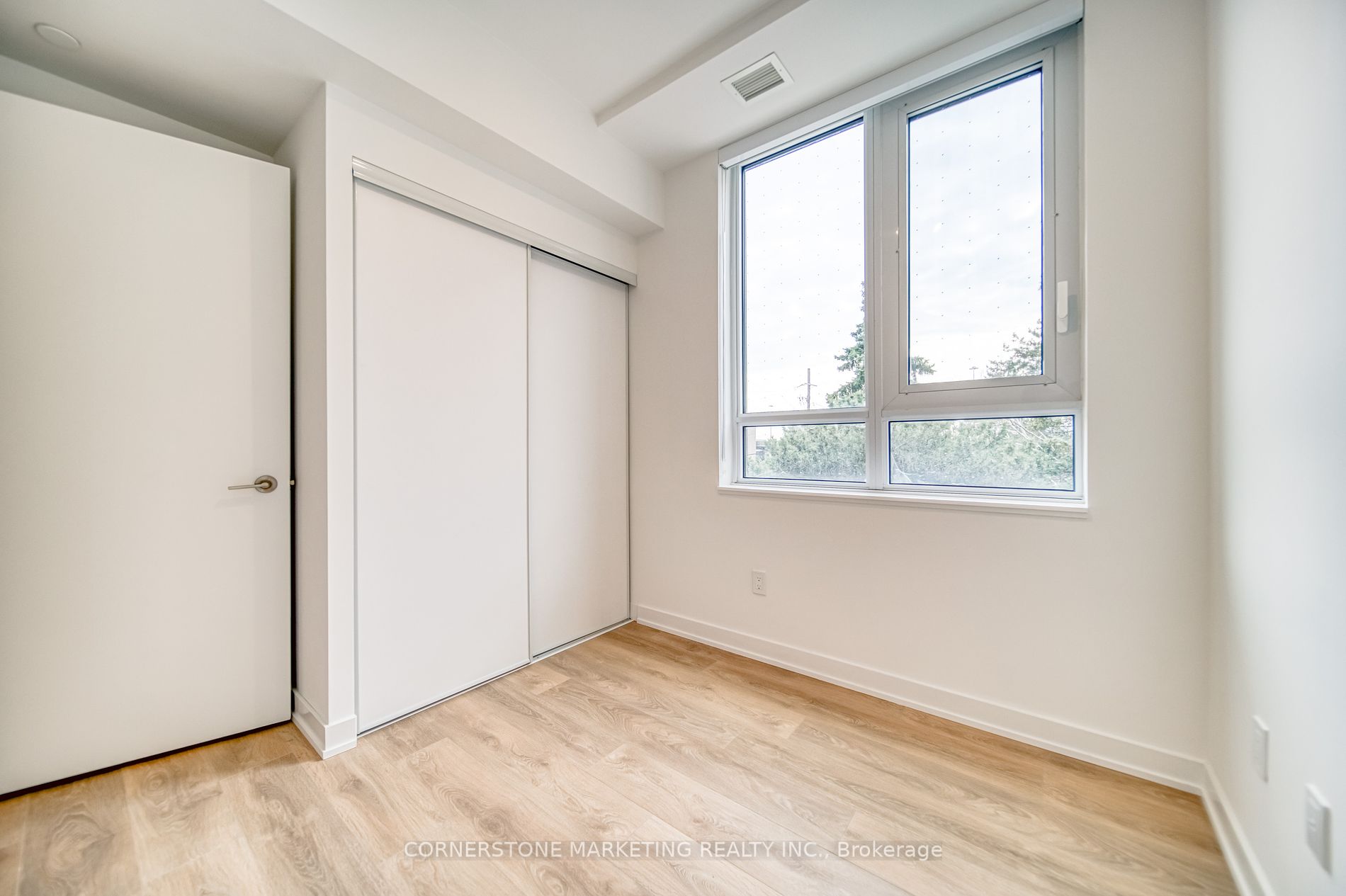 8 Tippett Rd, #102