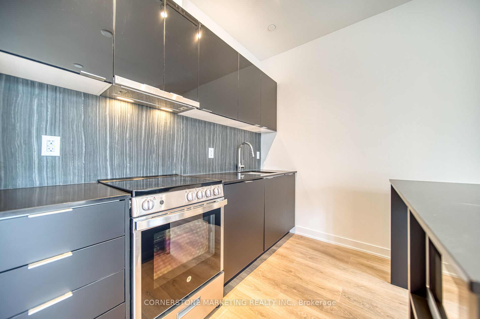 8 Tippett Rd, #102