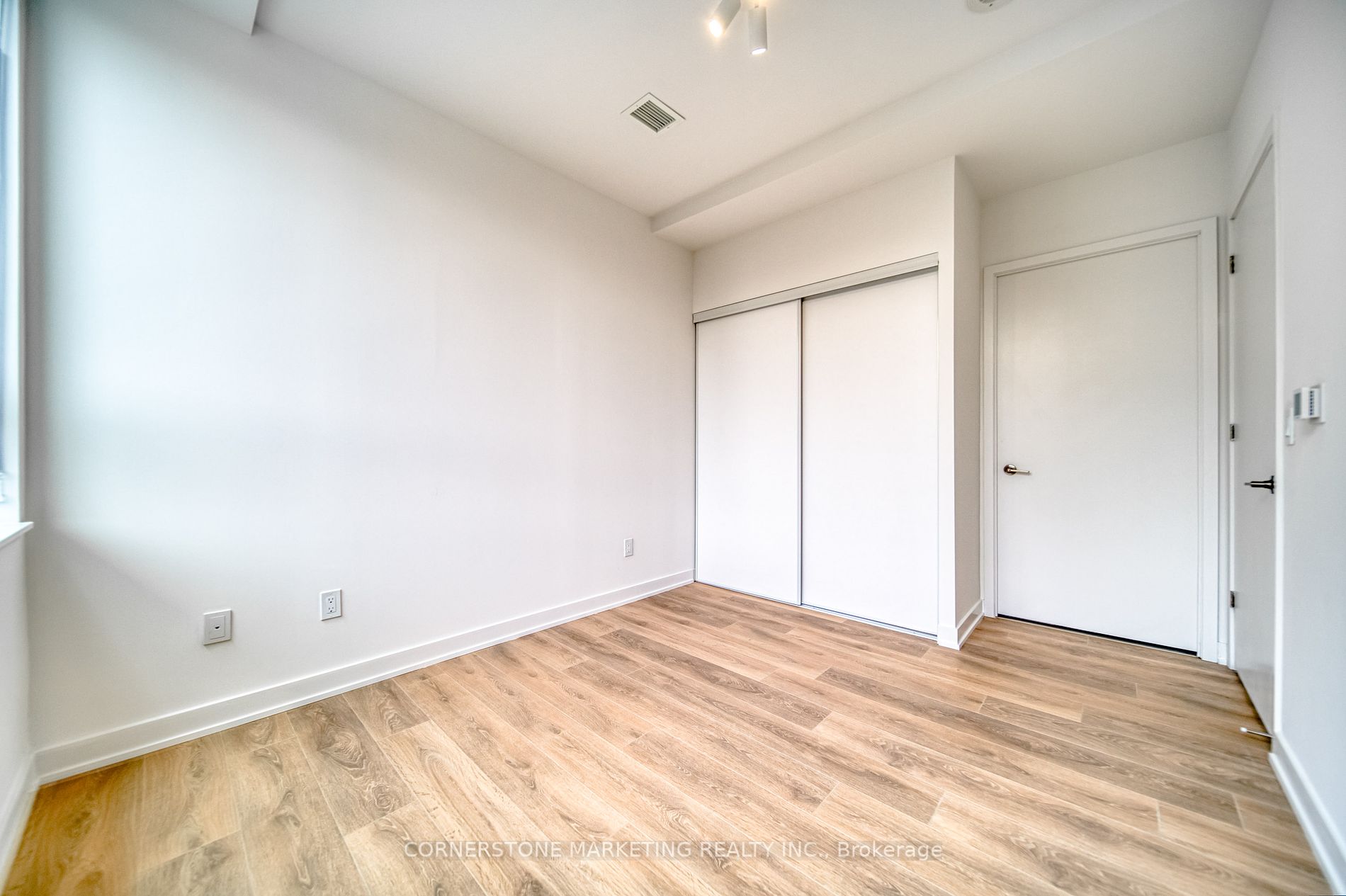 8 Tippett Rd, #102