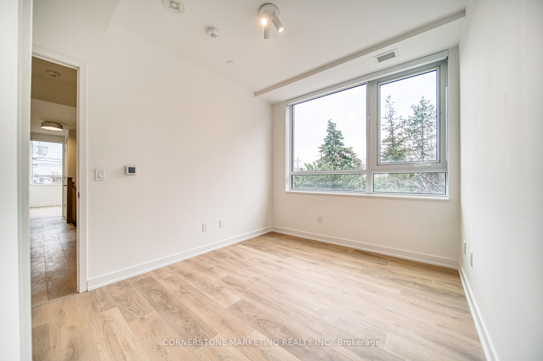 8 Tippett Rd, #102