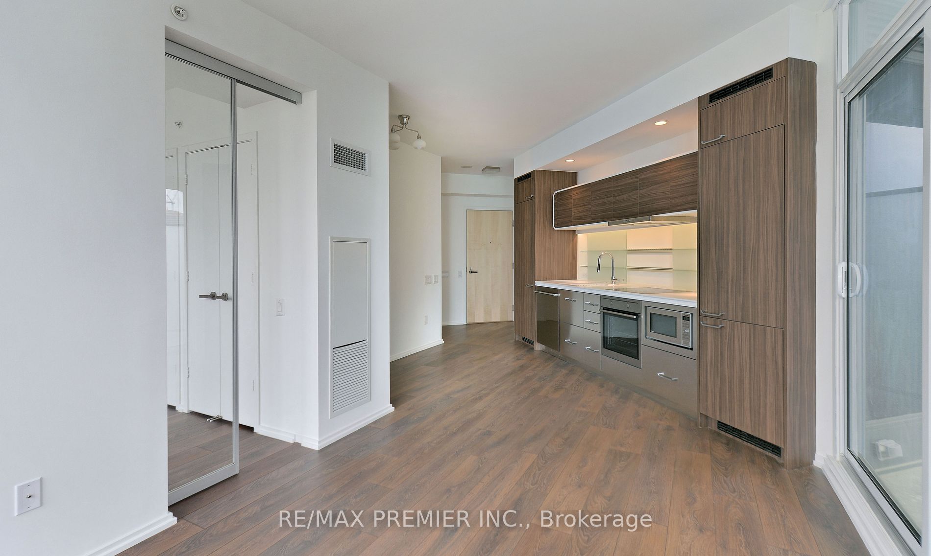 45 Charles St E, #3106