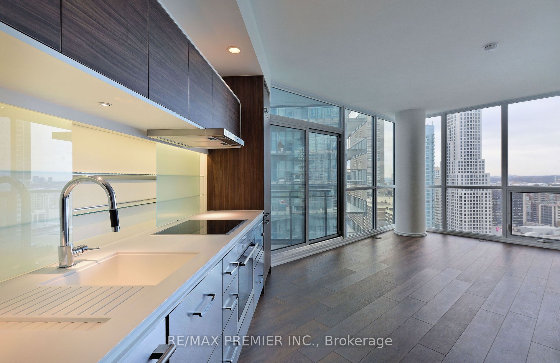 45 Charles St E, #3106