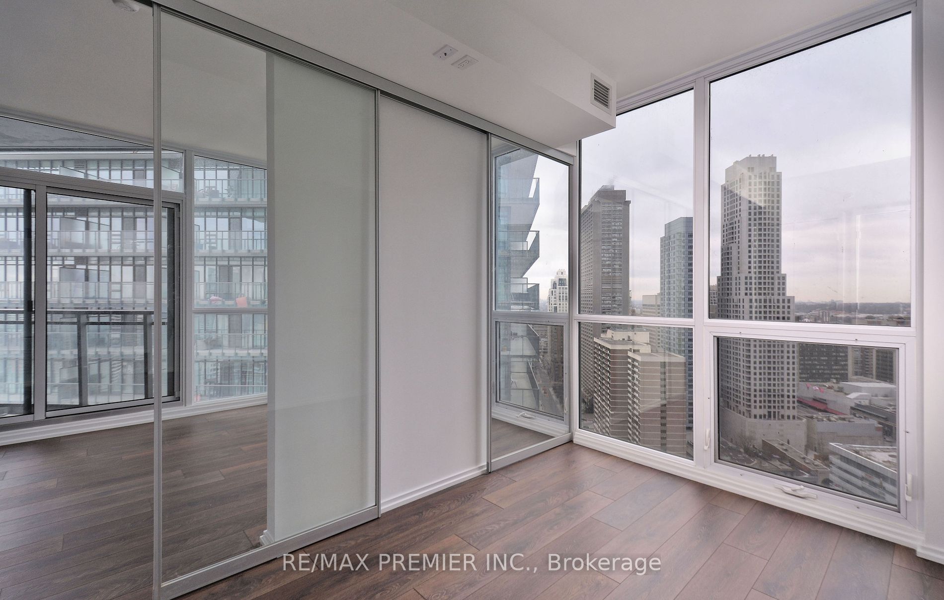 45 Charles St E, #3106