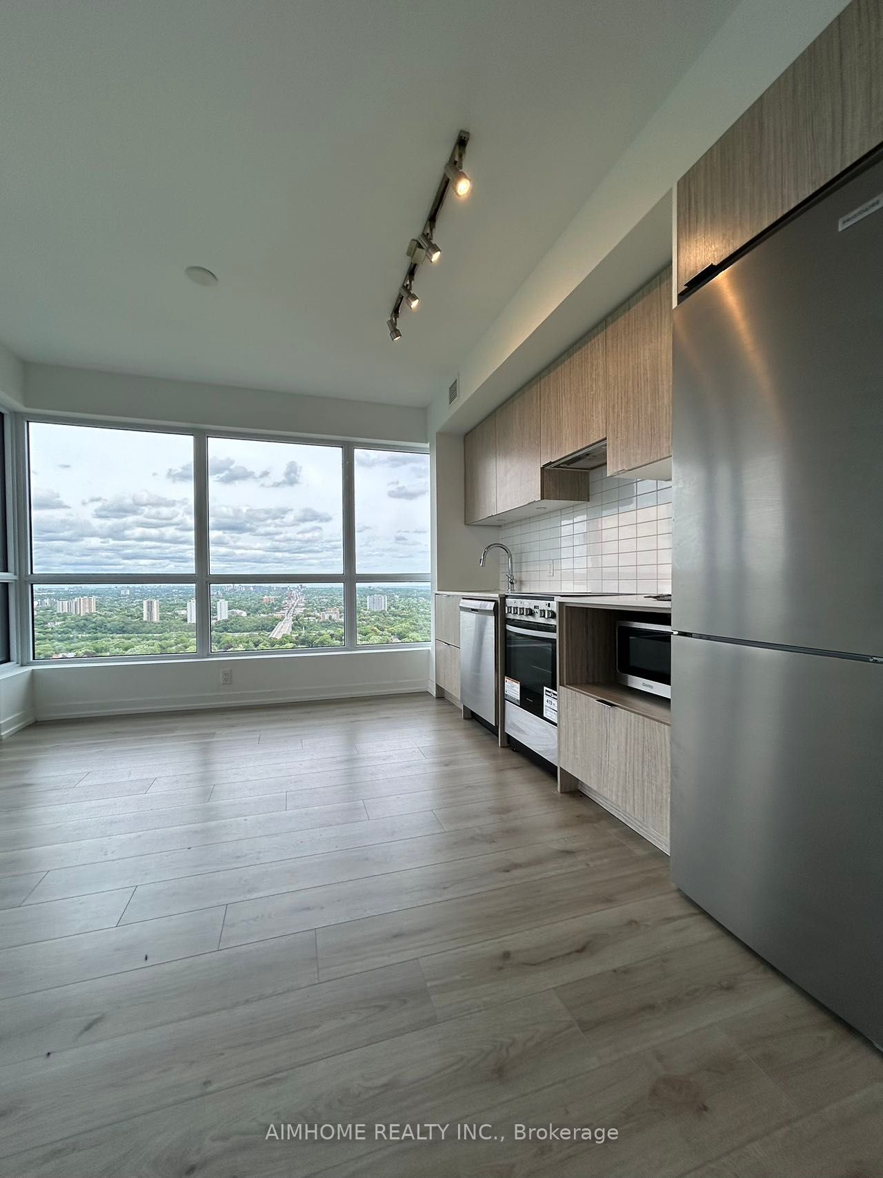 395 Bloor St E, #3407