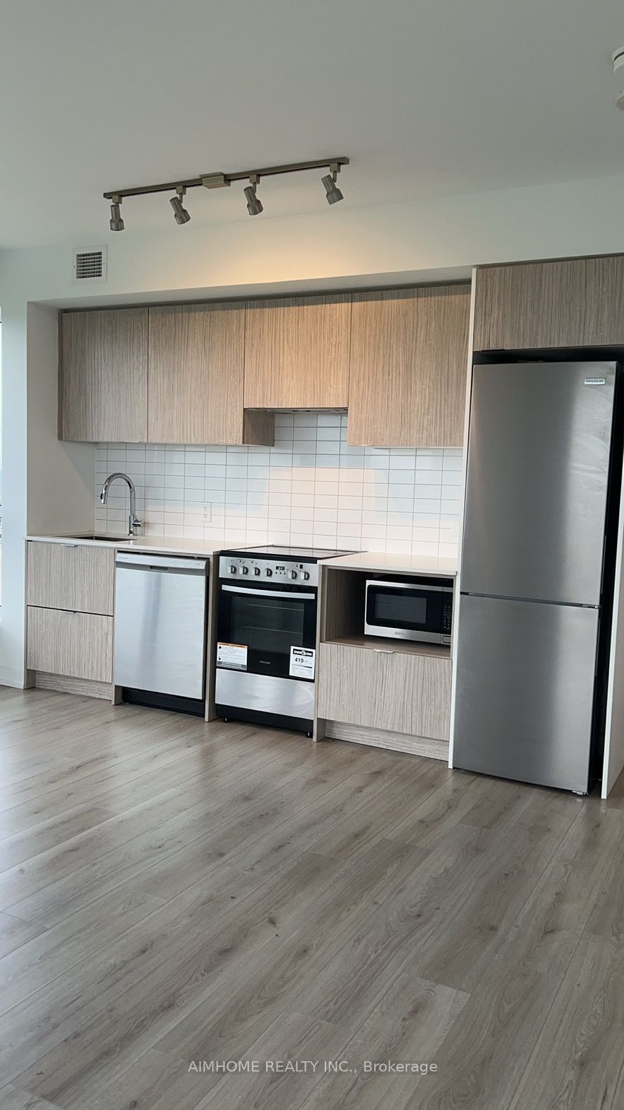 395 Bloor St E, #3407