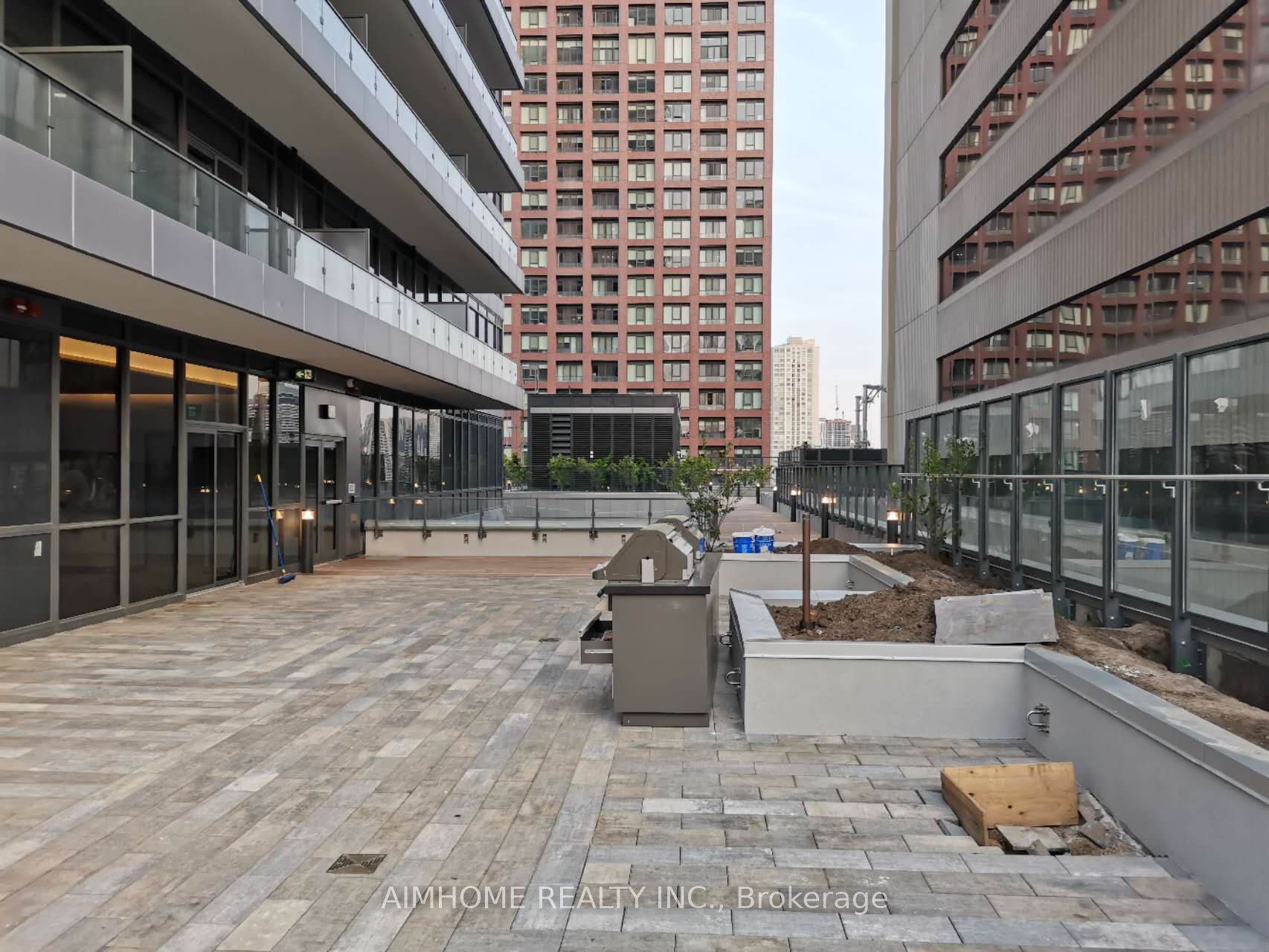 395 Bloor St E, #3407