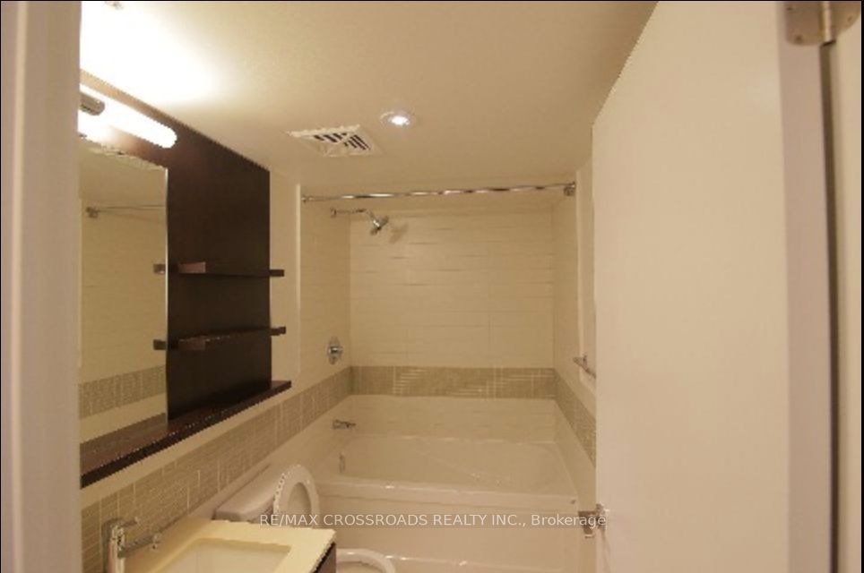 295 Adelaide St W, #409