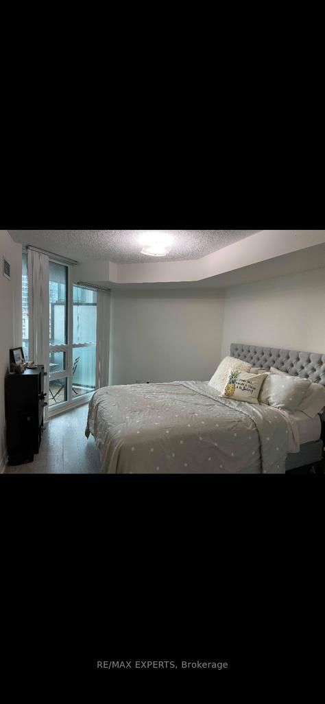 25 Lower Simcoe St, #728