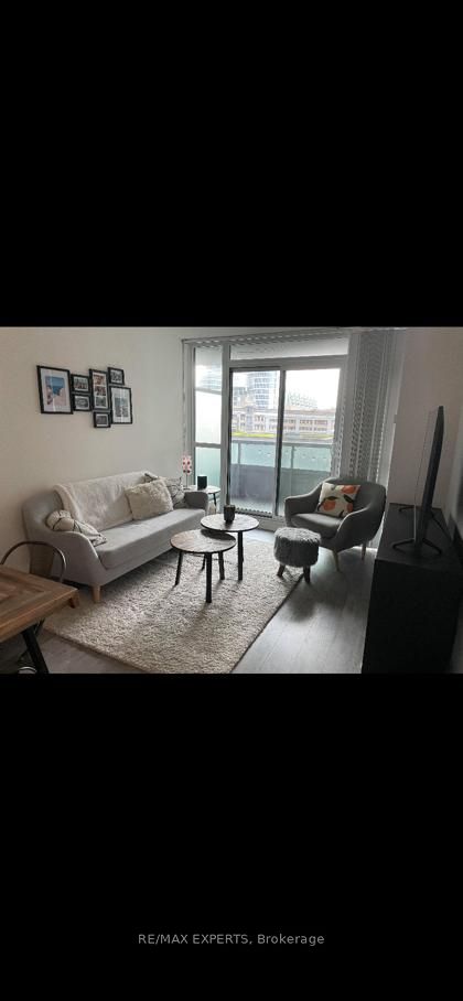 25 Lower Simcoe St, #728