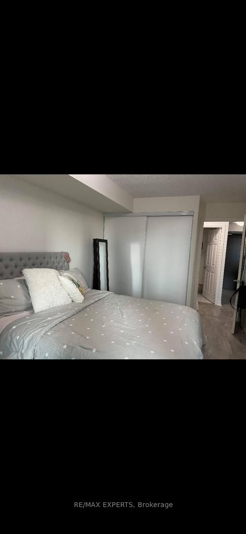 25 Lower Simcoe St, #728