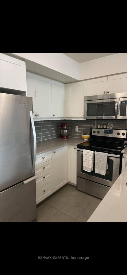 25 Lower Simcoe St, #728