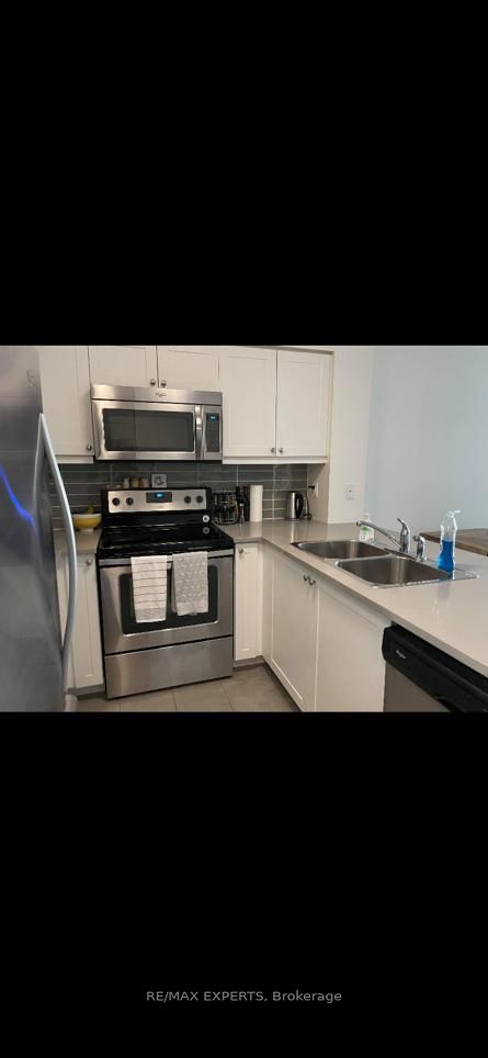 25 Lower Simcoe St, #728