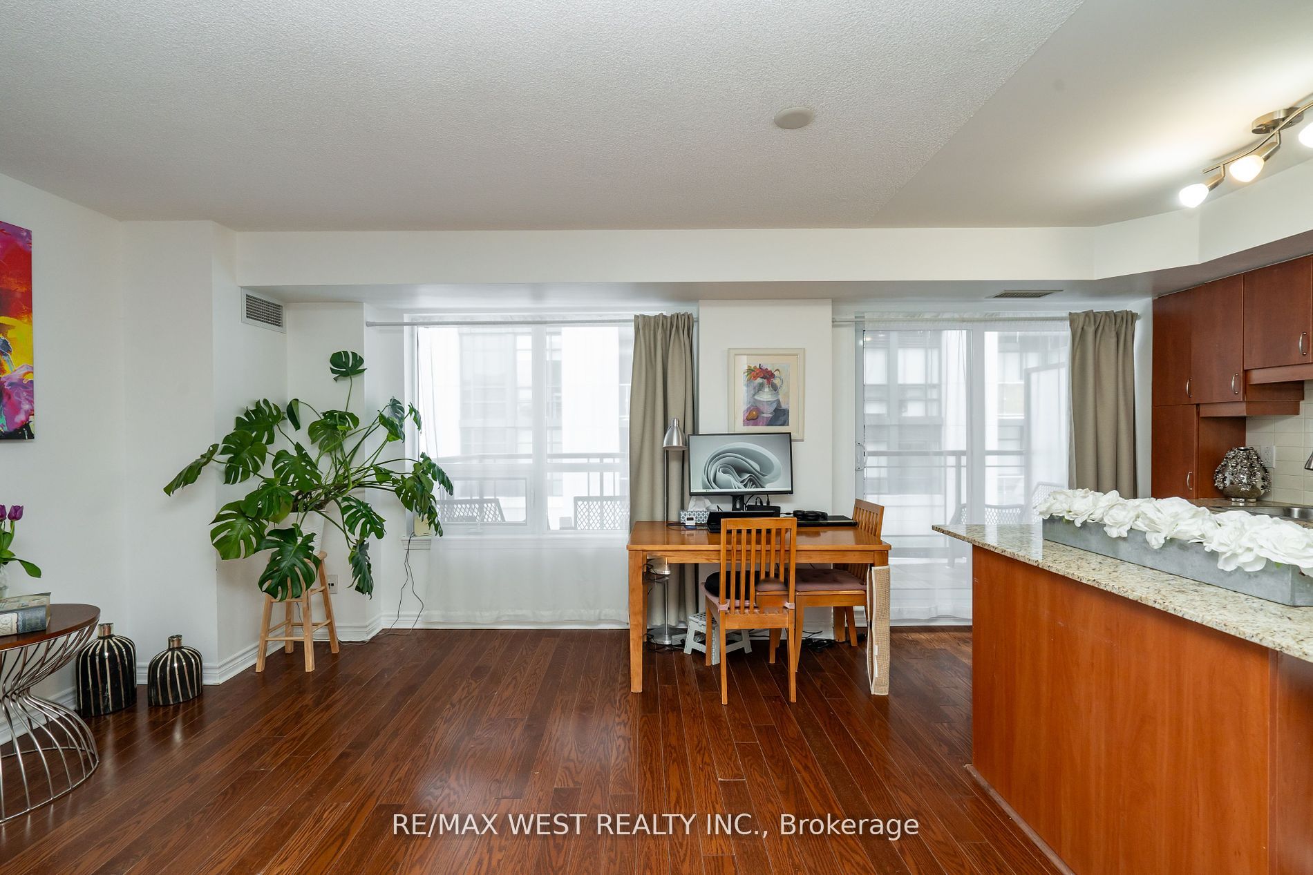 27 Rean Drive #522
