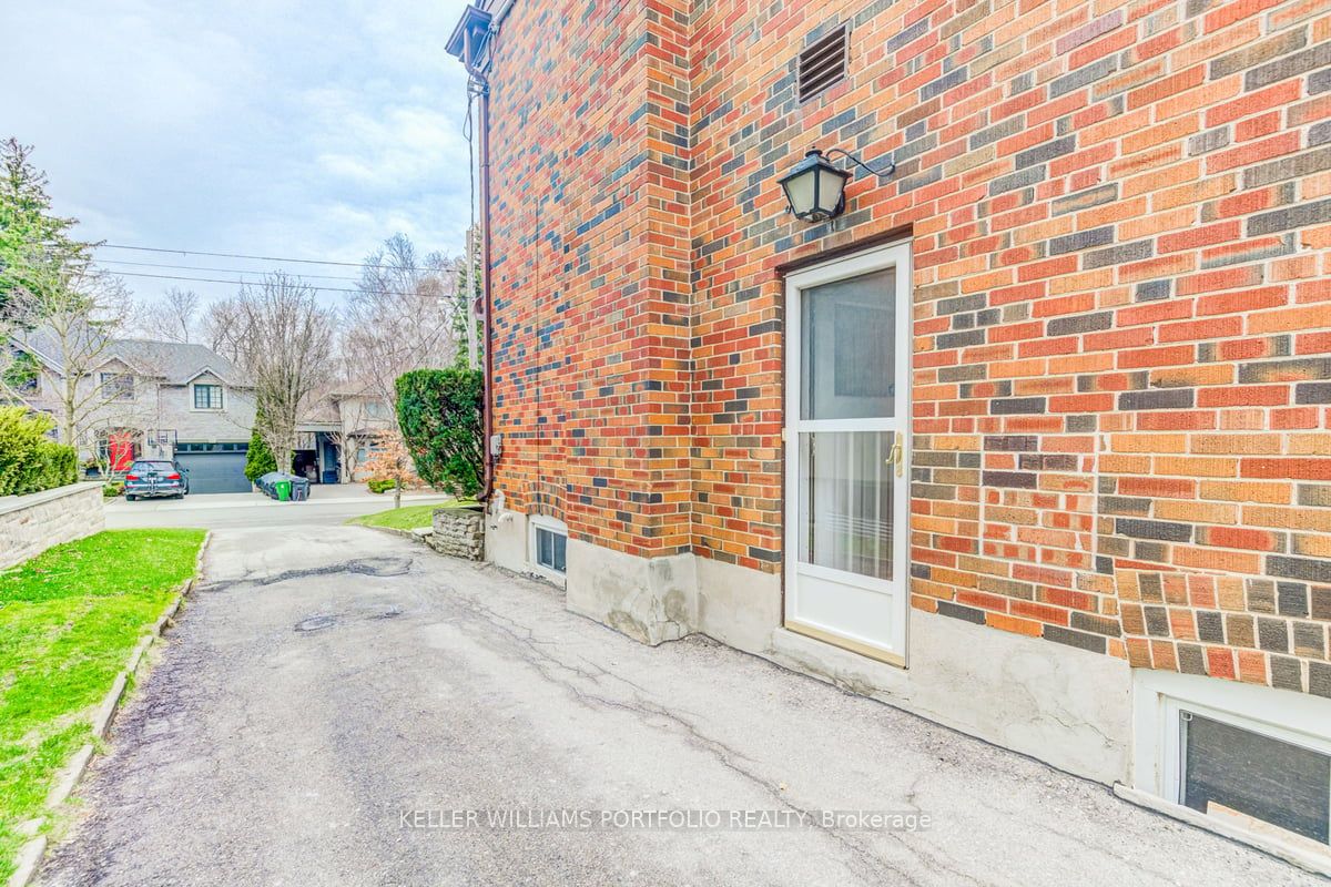 242 Forest Hill Road