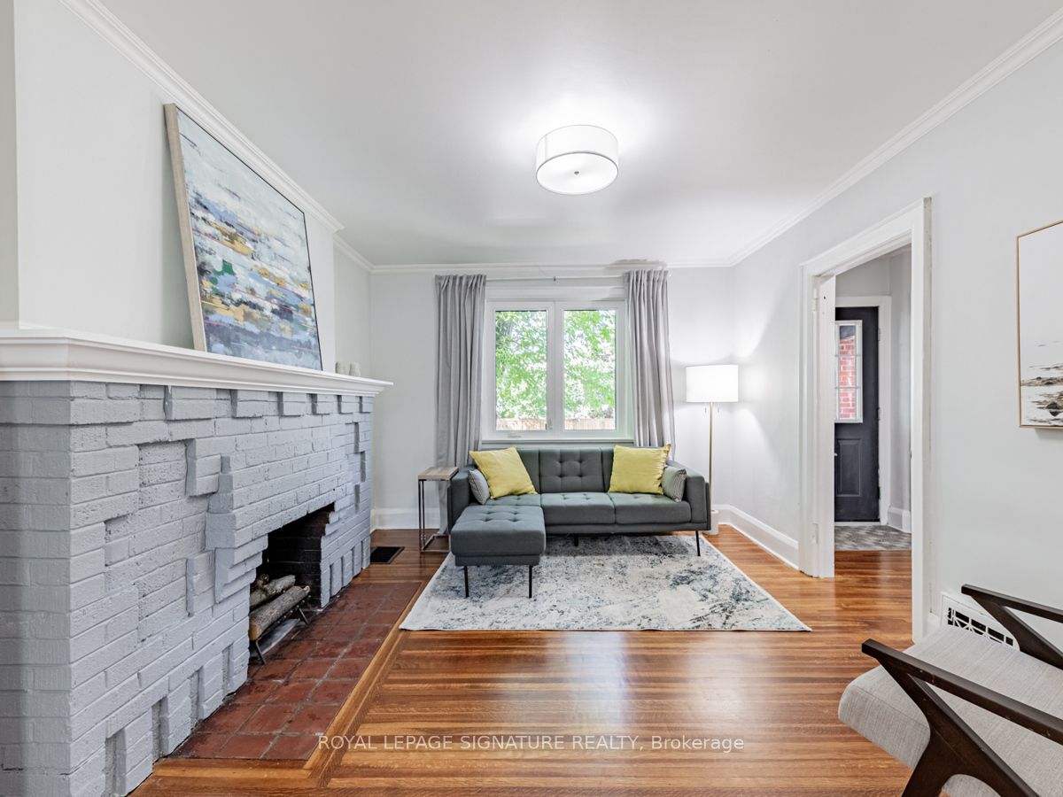 89 Lawrence Ave W