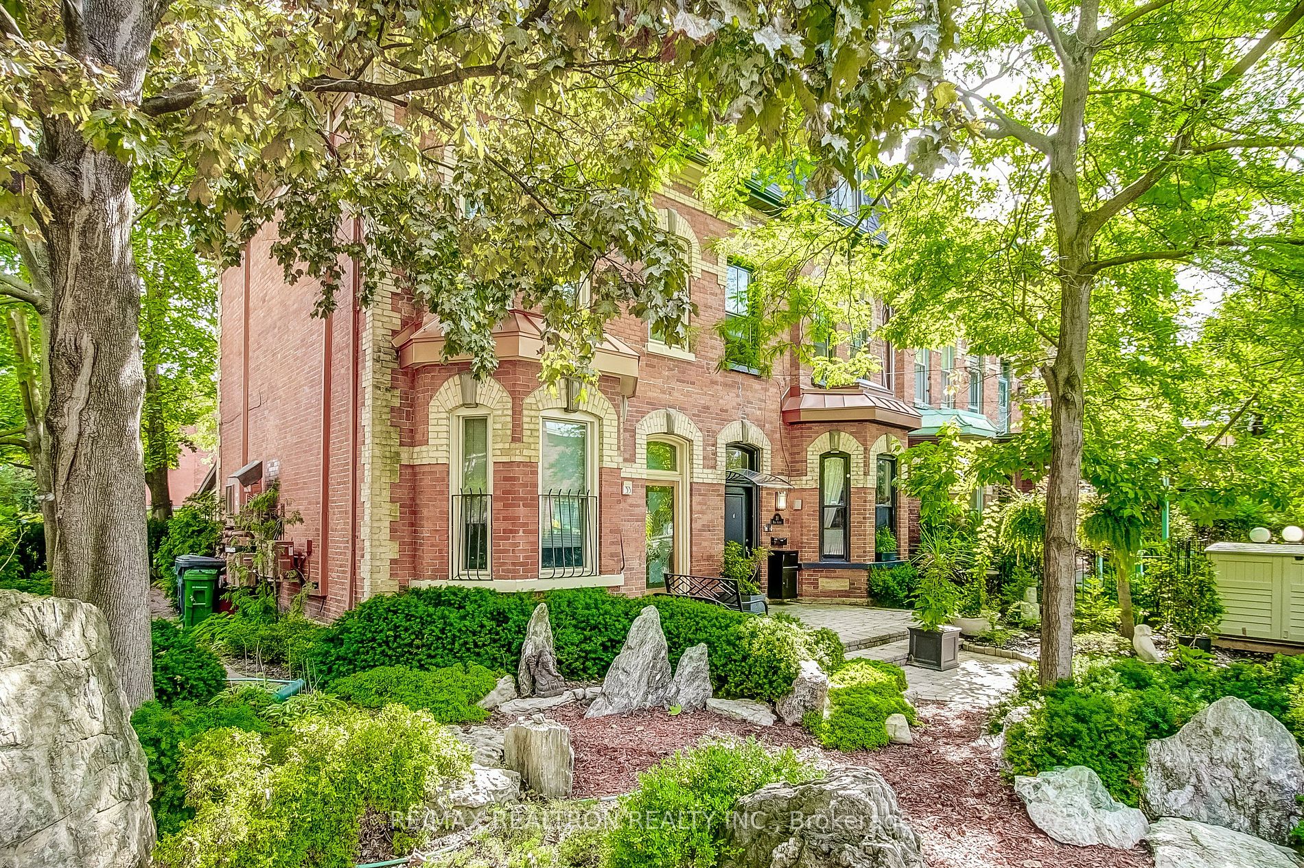31 Rose Avenue