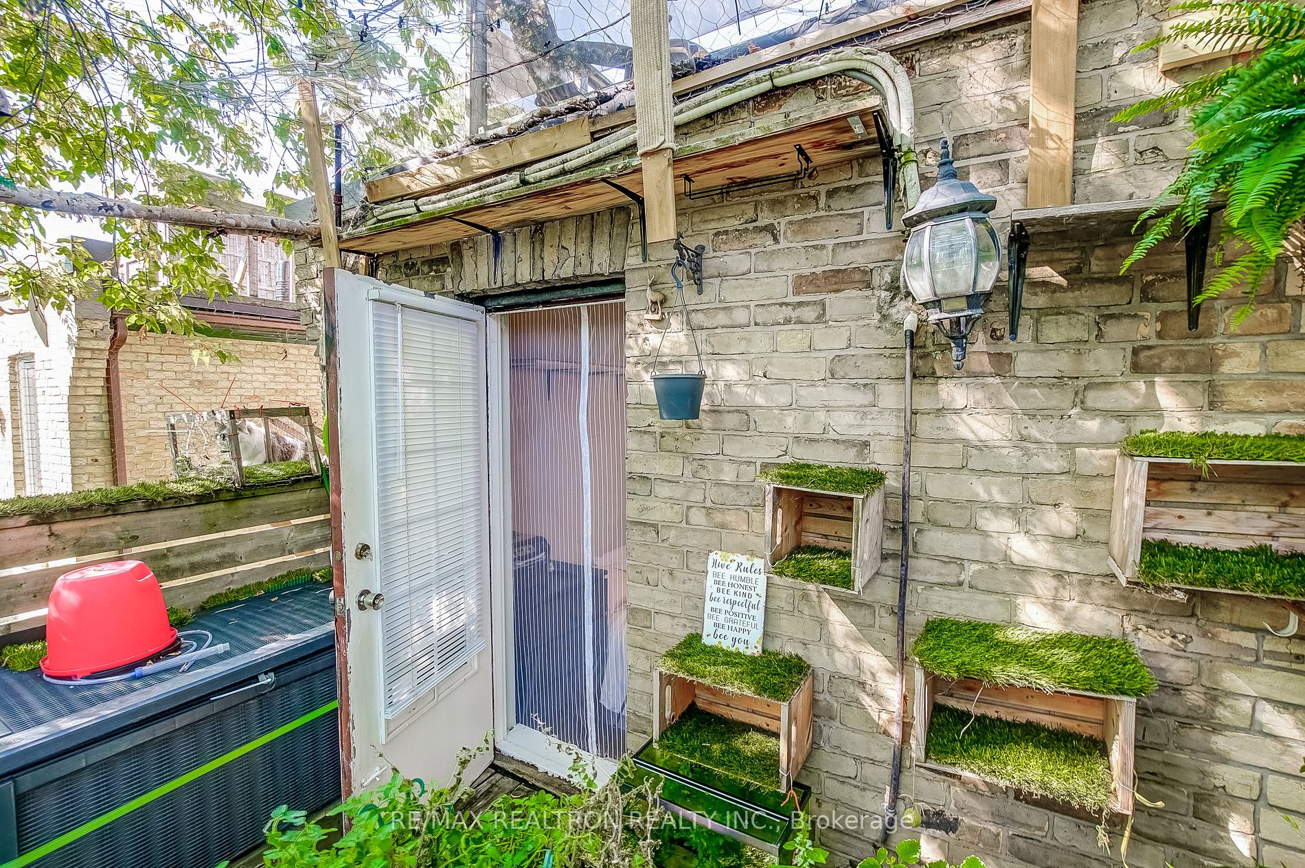 31 Rose Avenue
