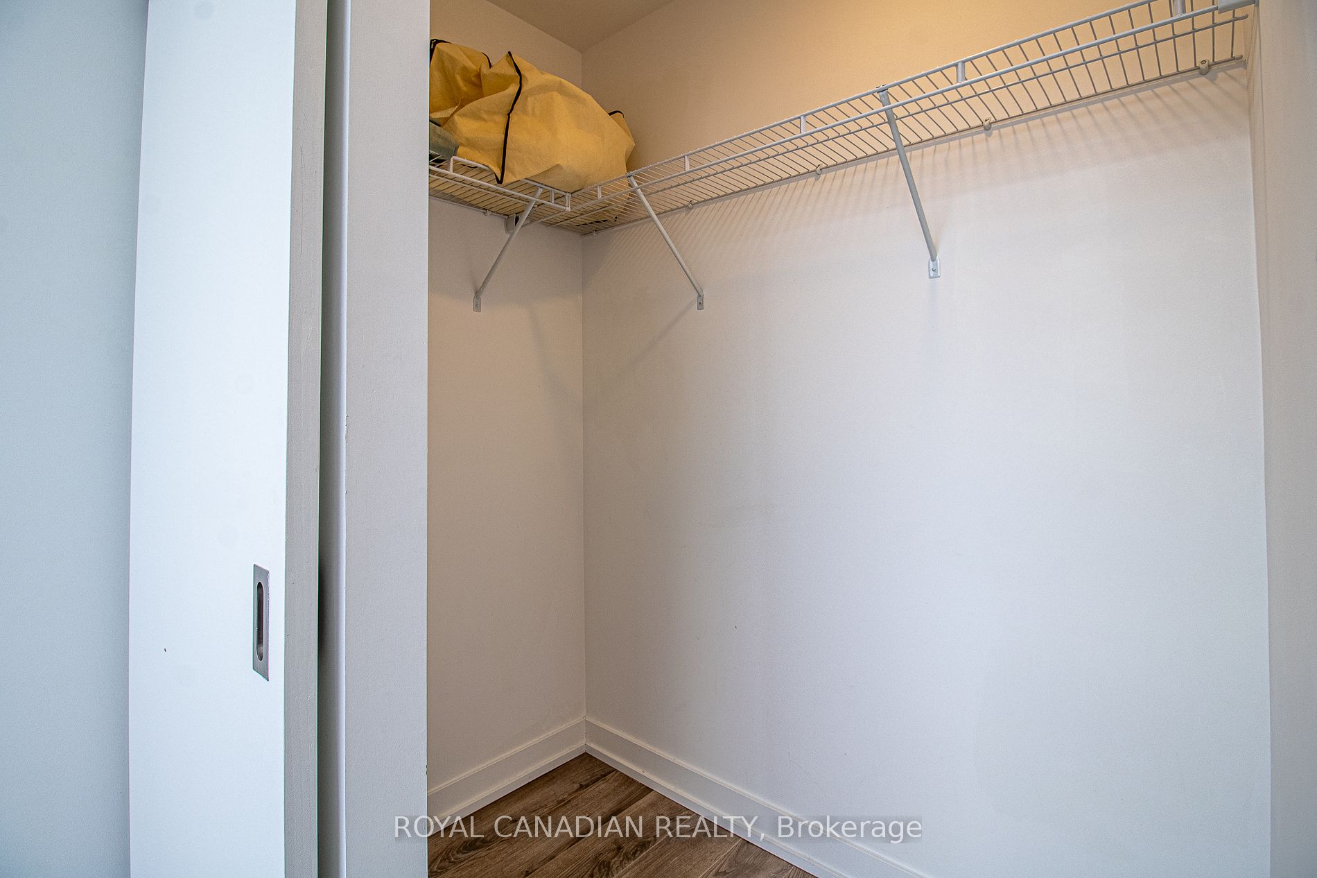 20 Edward St, #404