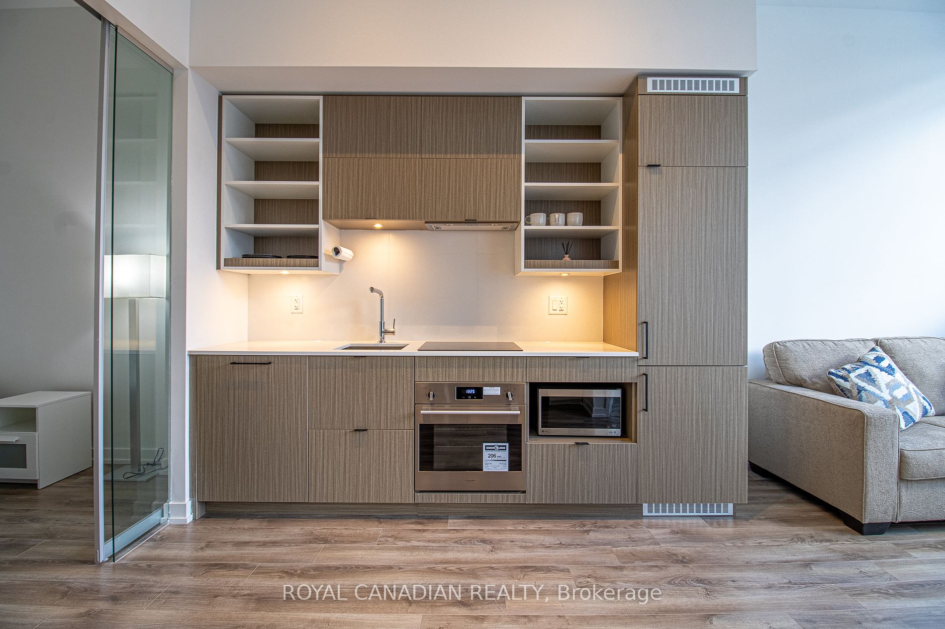 20 Edward St, #404