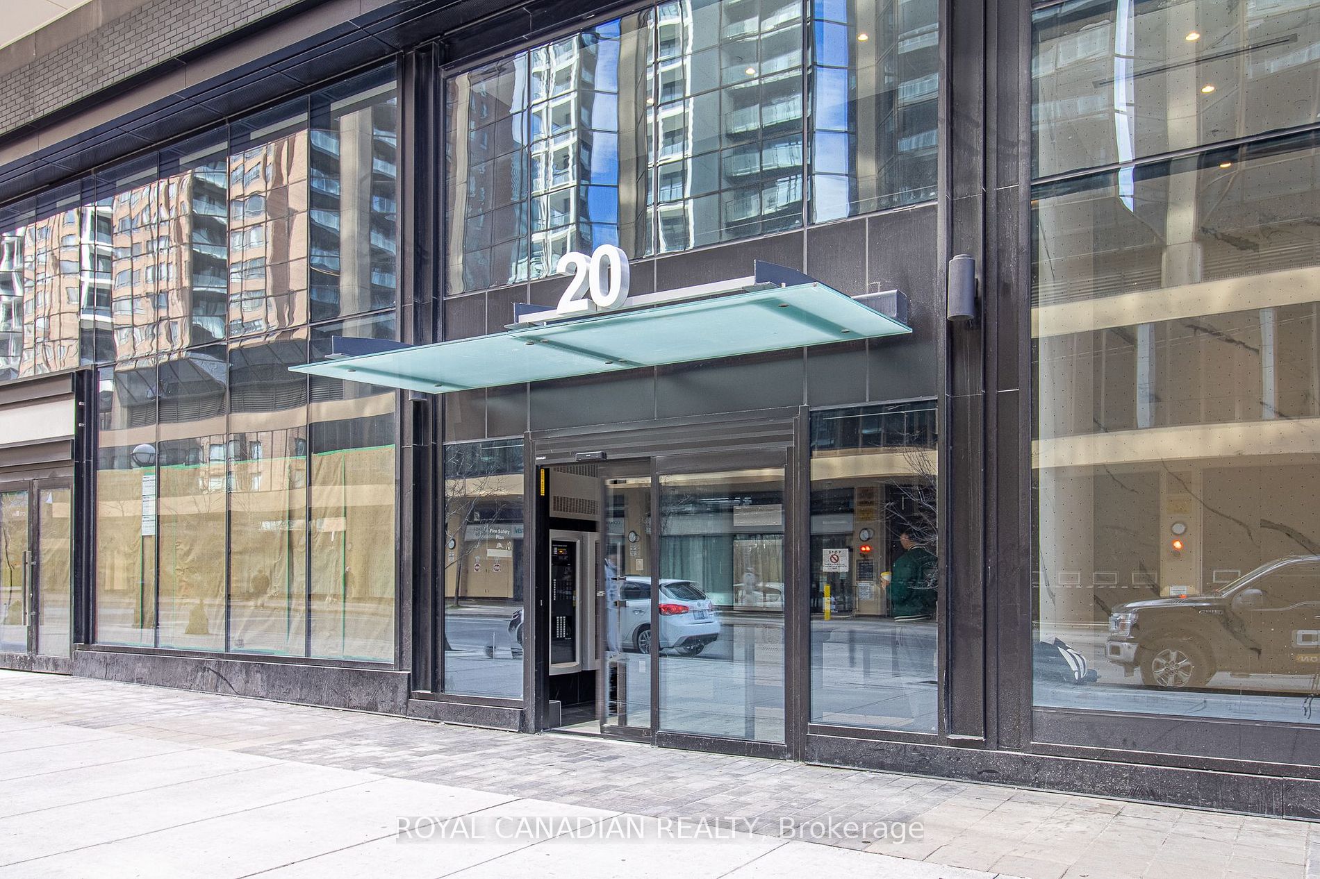 20 Edward St, #404
