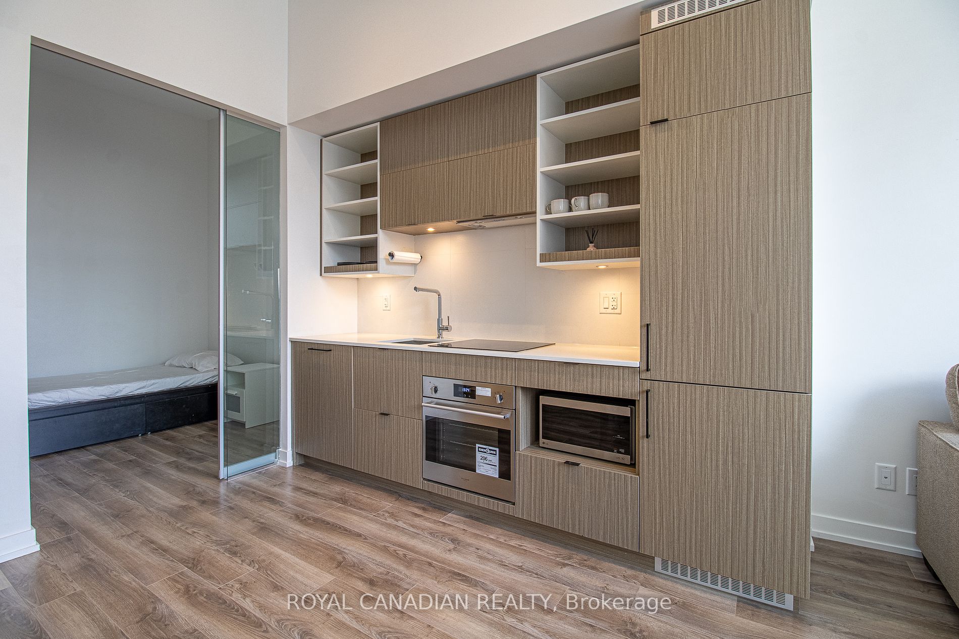 20 Edward St, #404