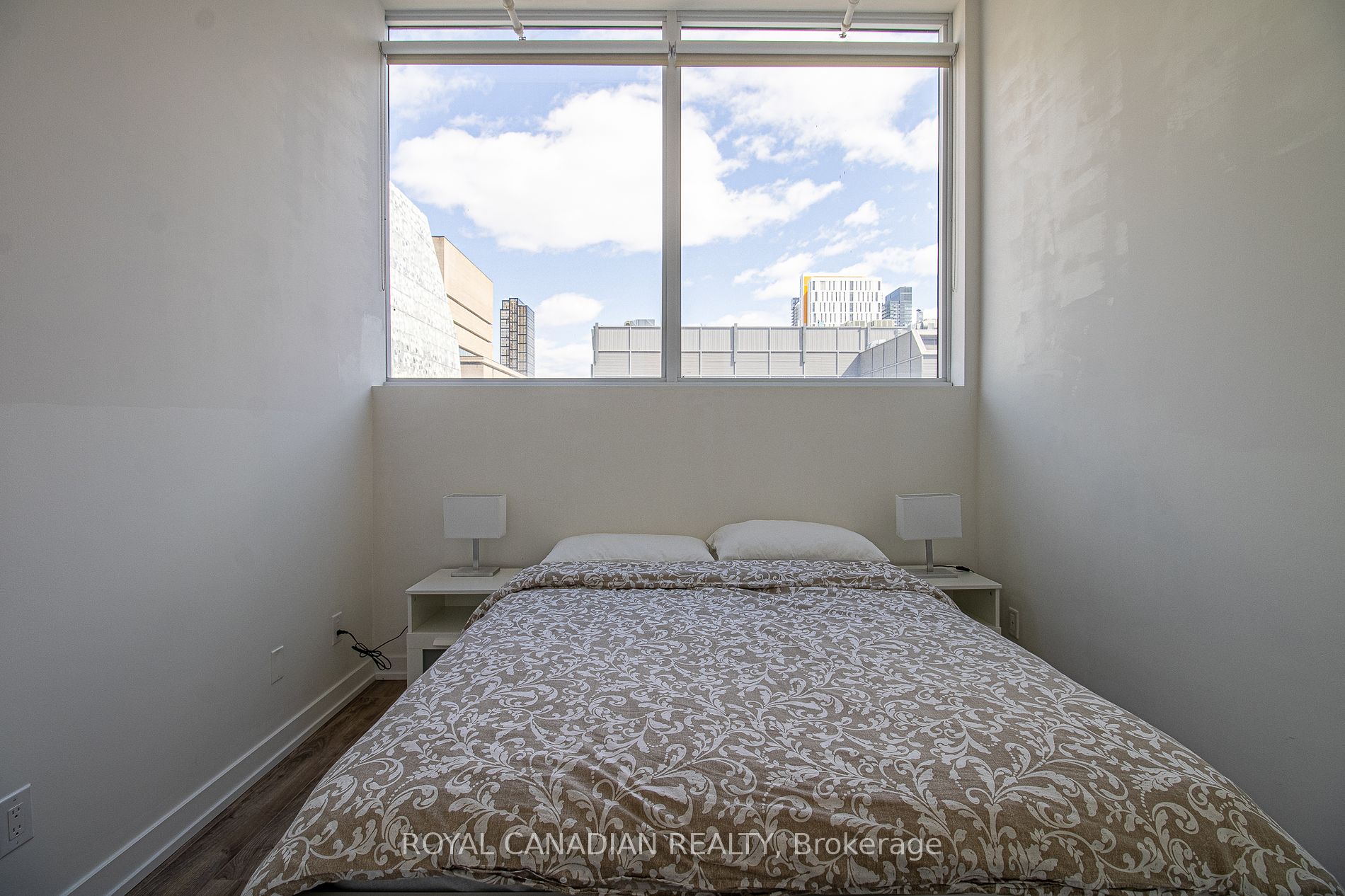 20 Edward St, #404