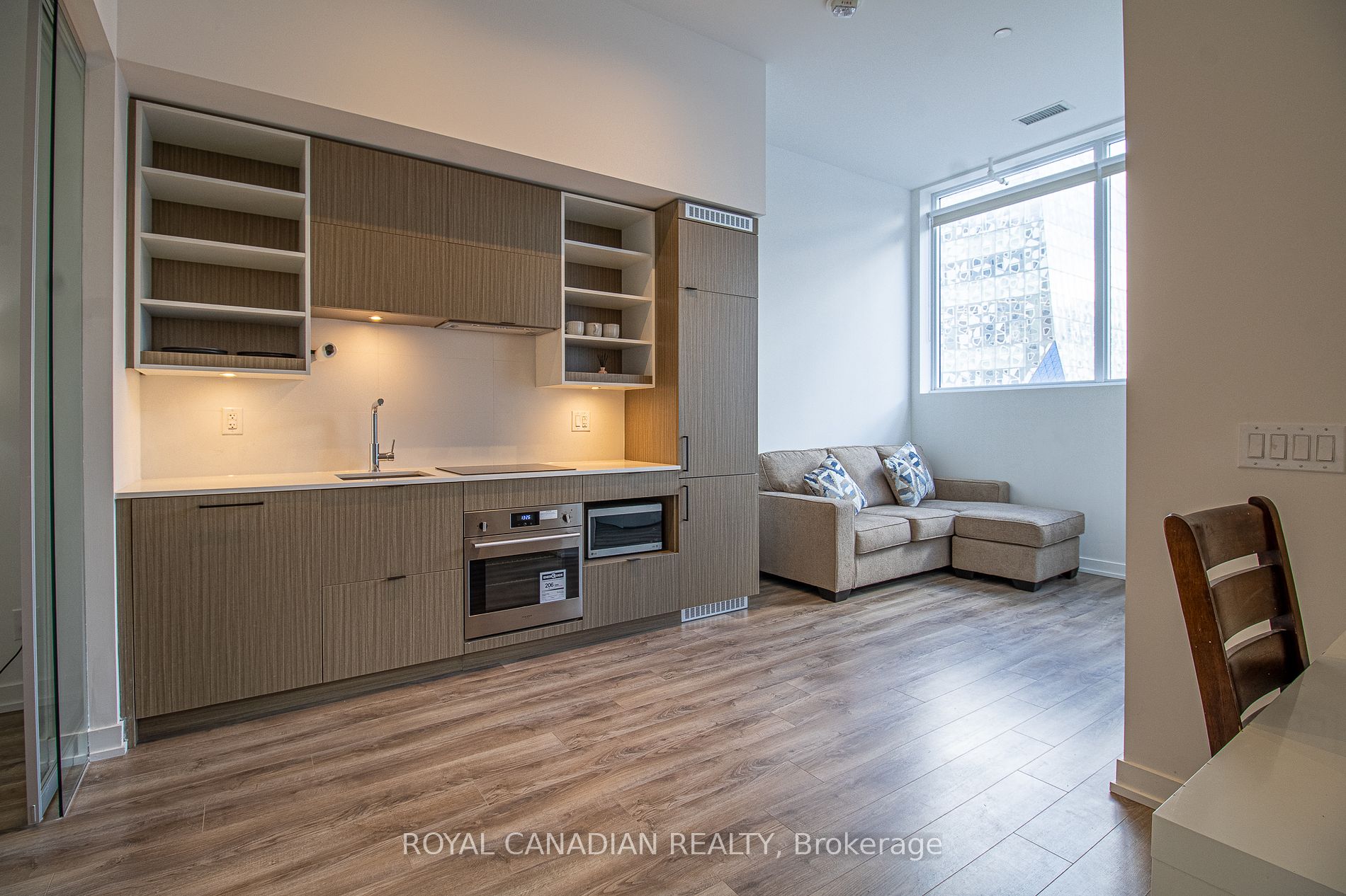 20 Edward St, #404