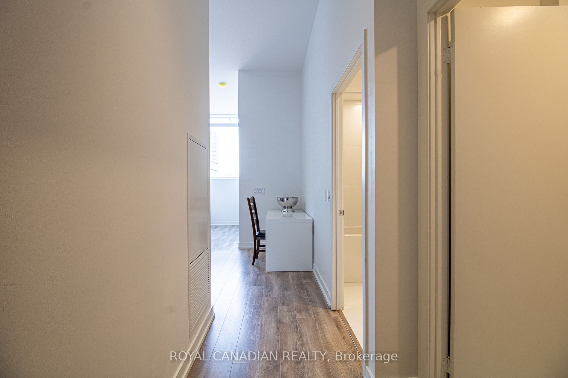 20 Edward St, #404