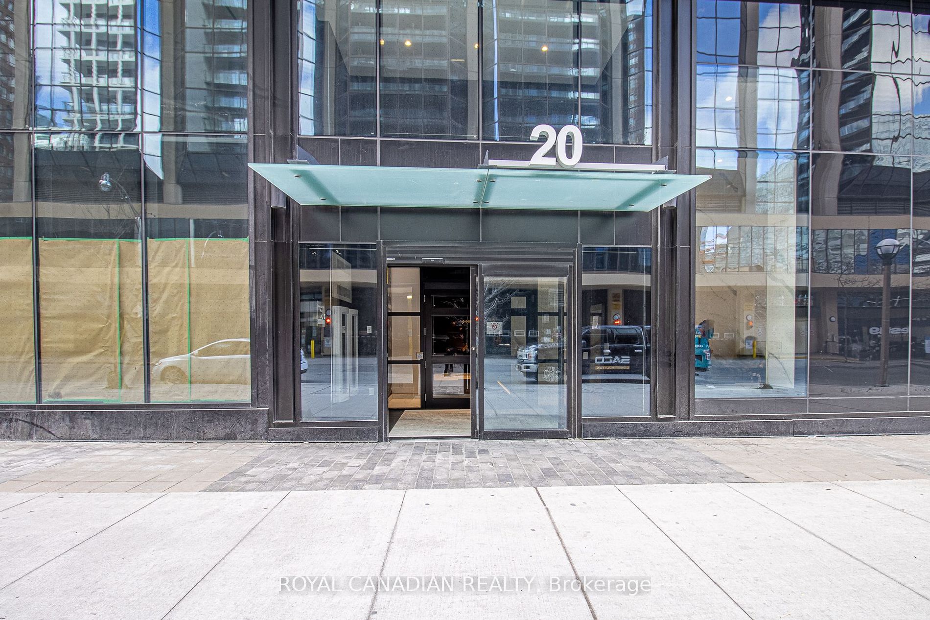 20 Edward St, #404