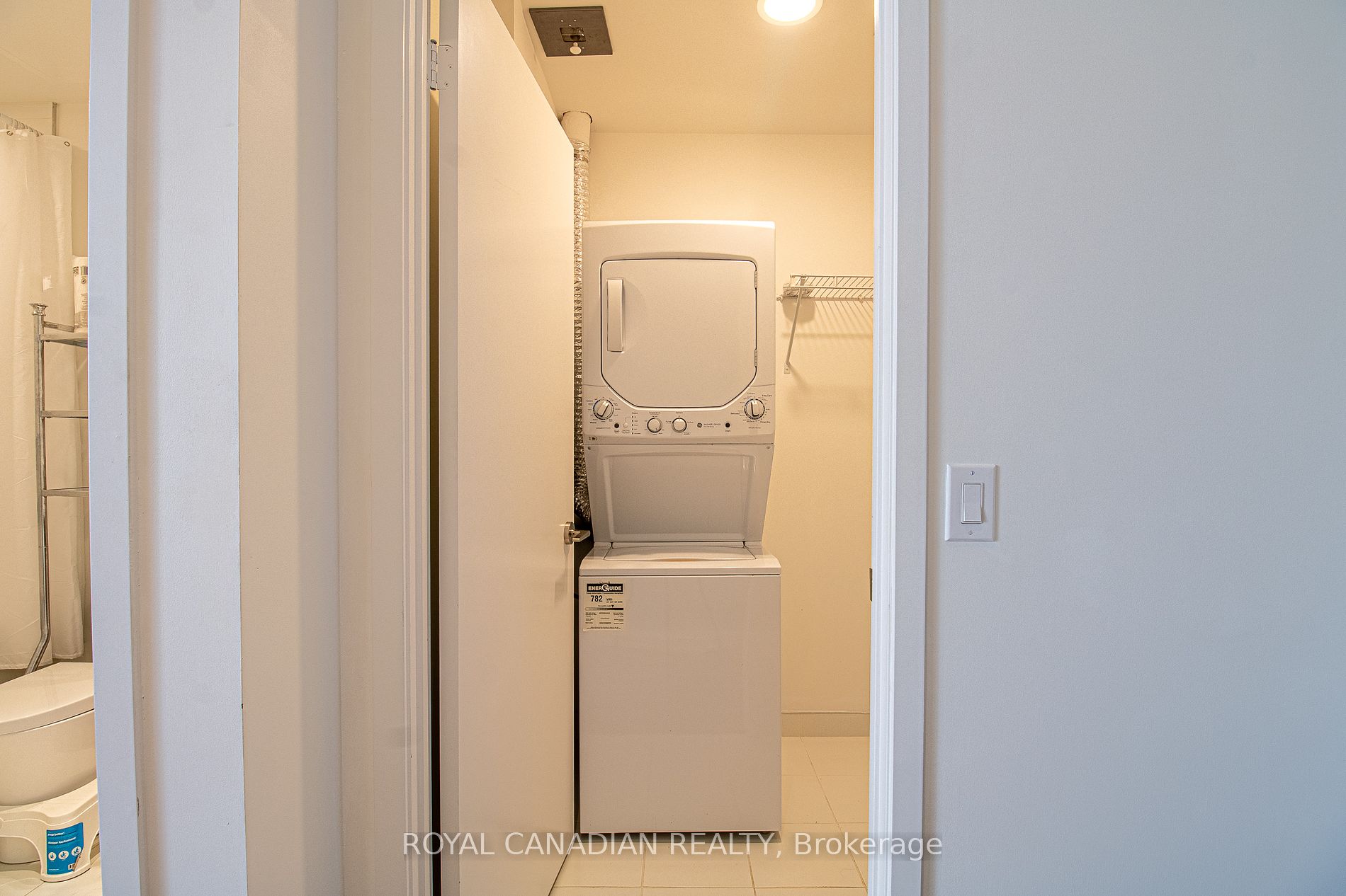 20 Edward St, #404