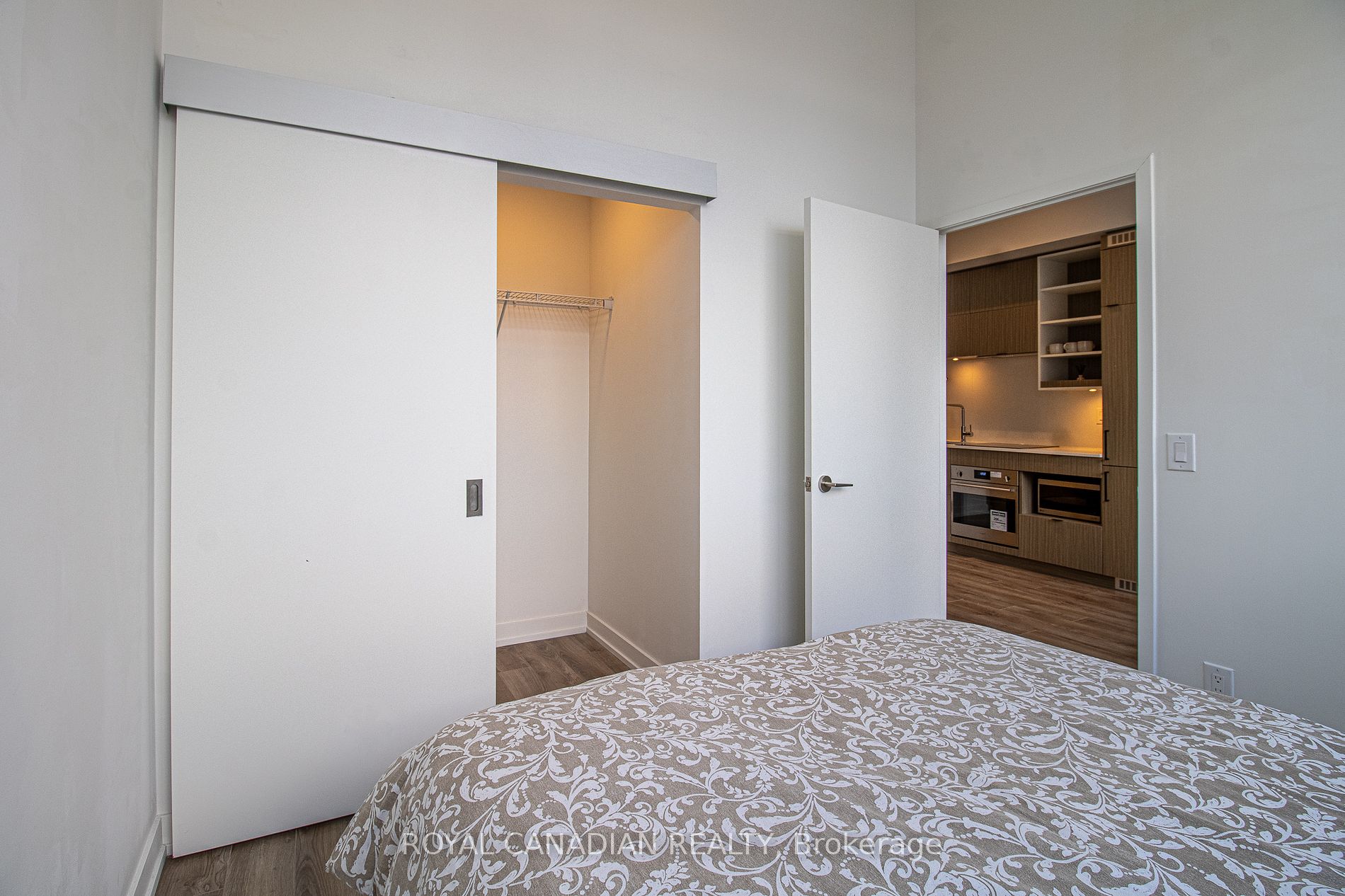 20 Edward St, #404